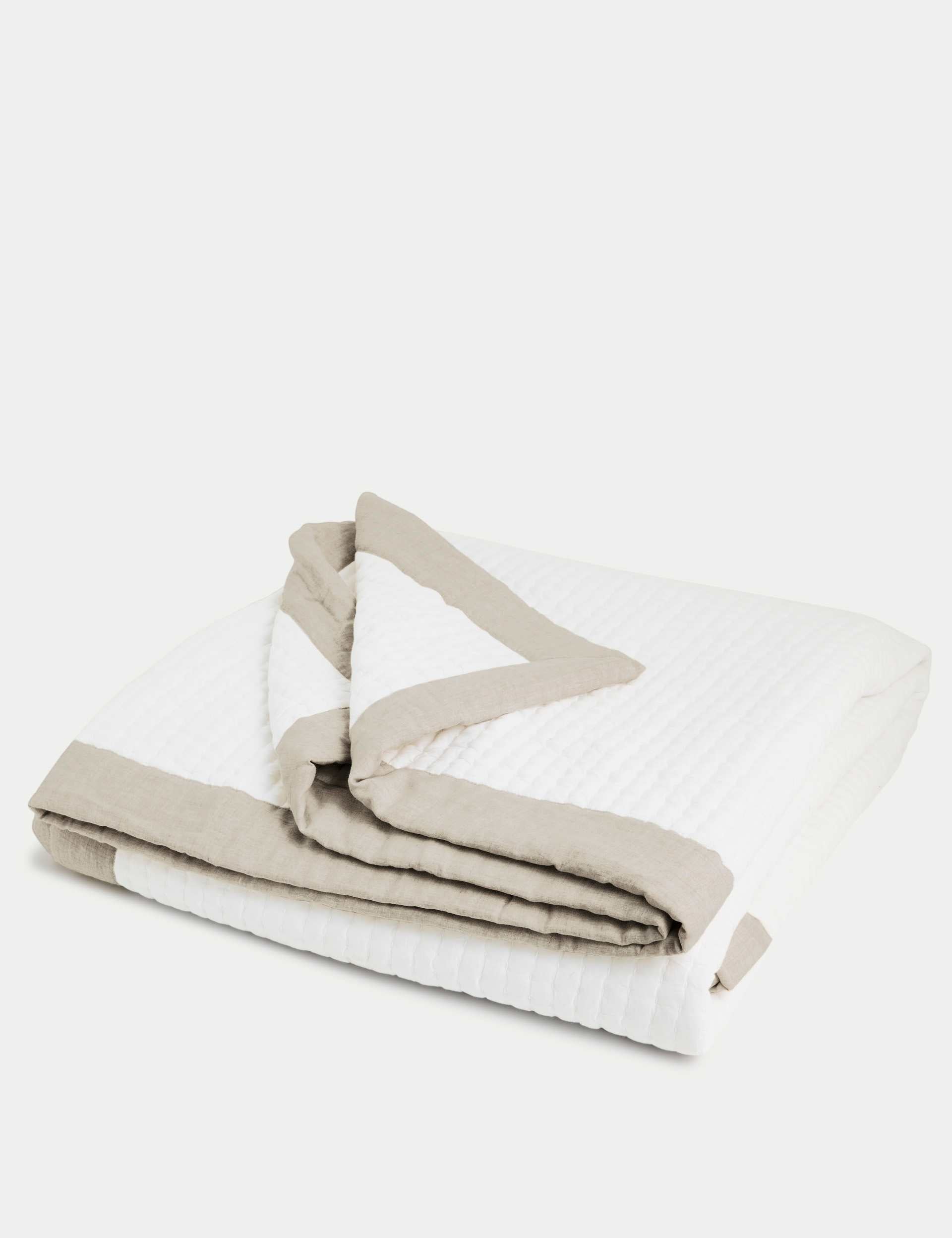 Linen border quilted bedspread, UK version