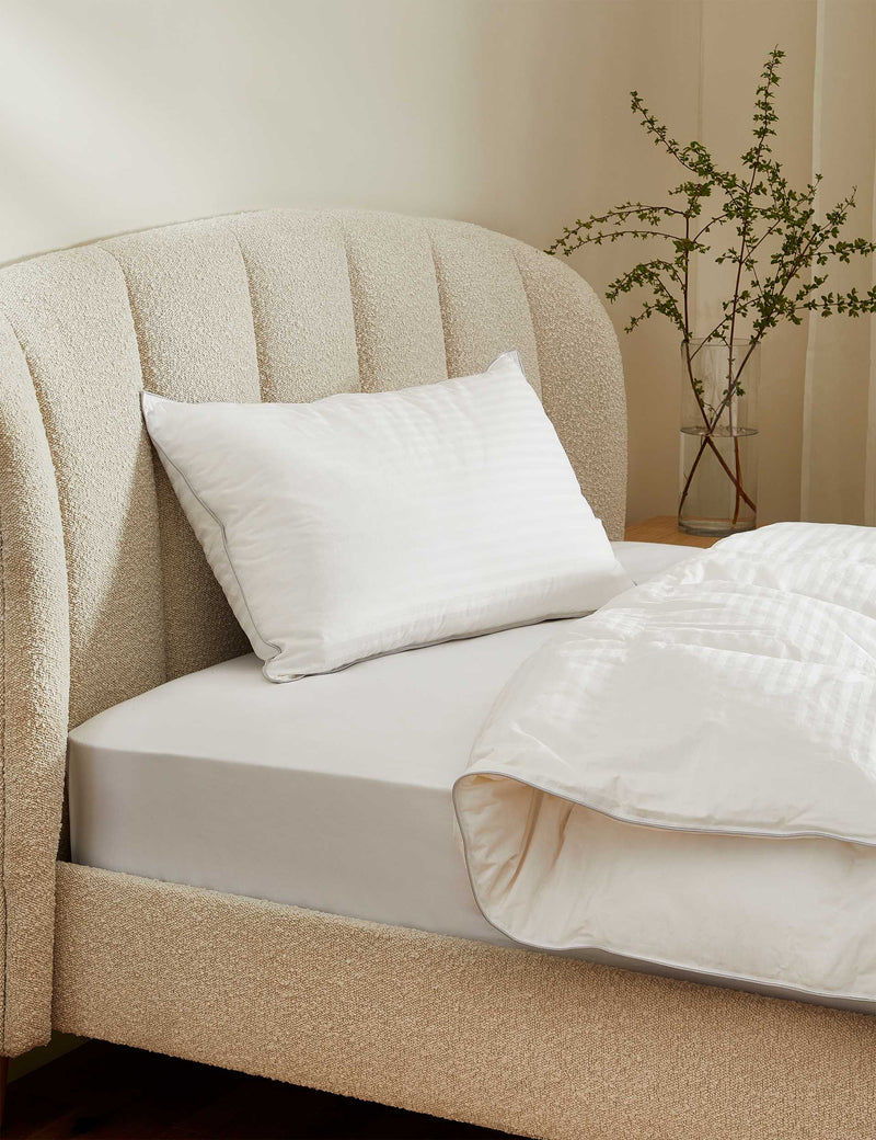 Hungarian goose down medium pillow 48x74 cm, UK version