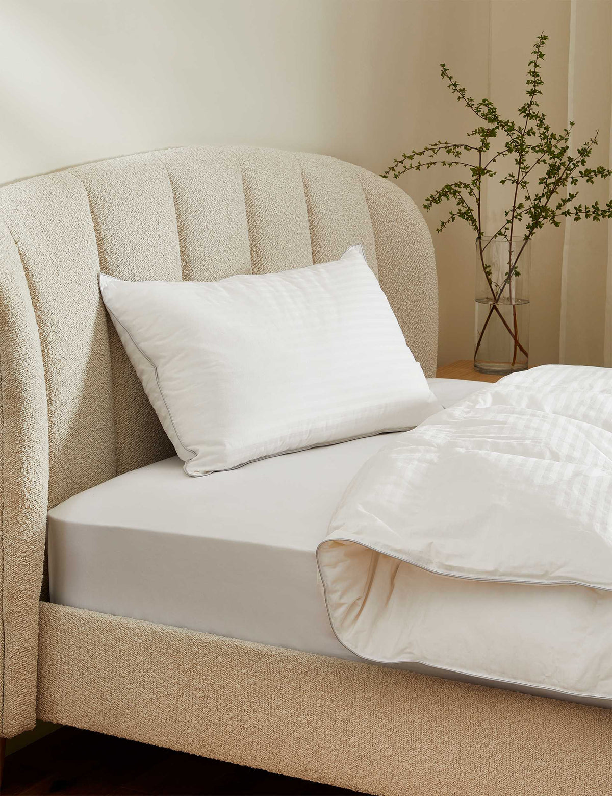 Hungarian goose down medium pillow 48x74 cm, UK version