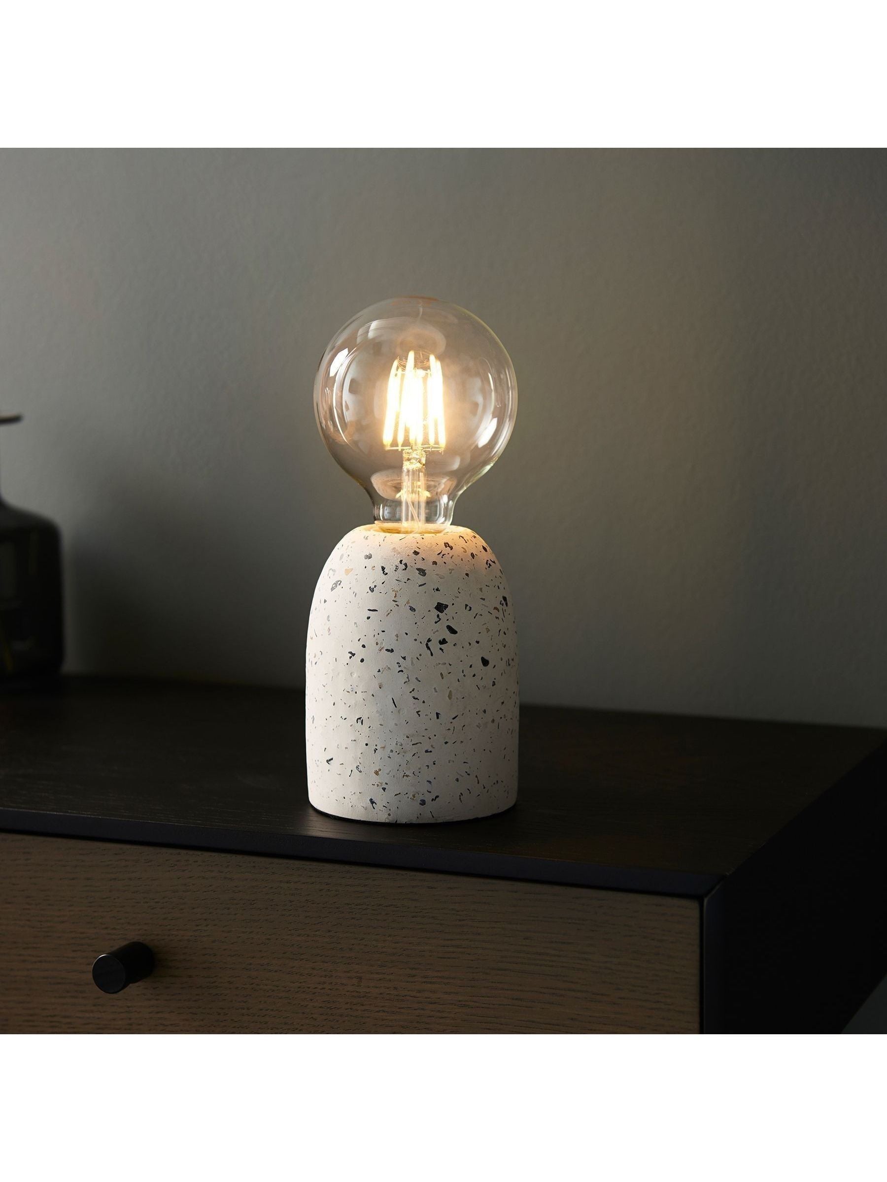 مصباح طاولة Gallery Home Tezza أبيض، إصدار المملكة المتحدة