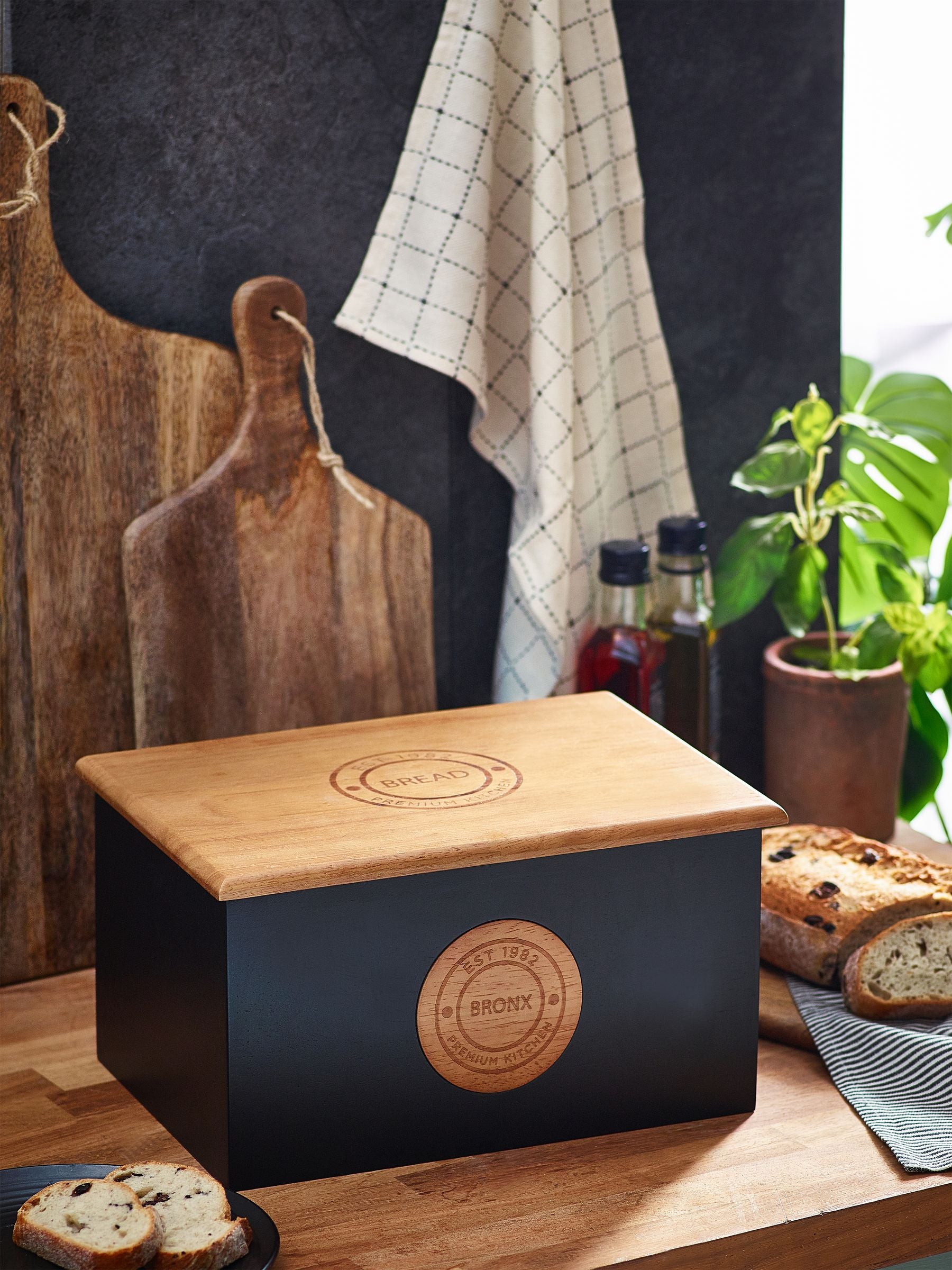 Black Bronx bread bin and board - British product