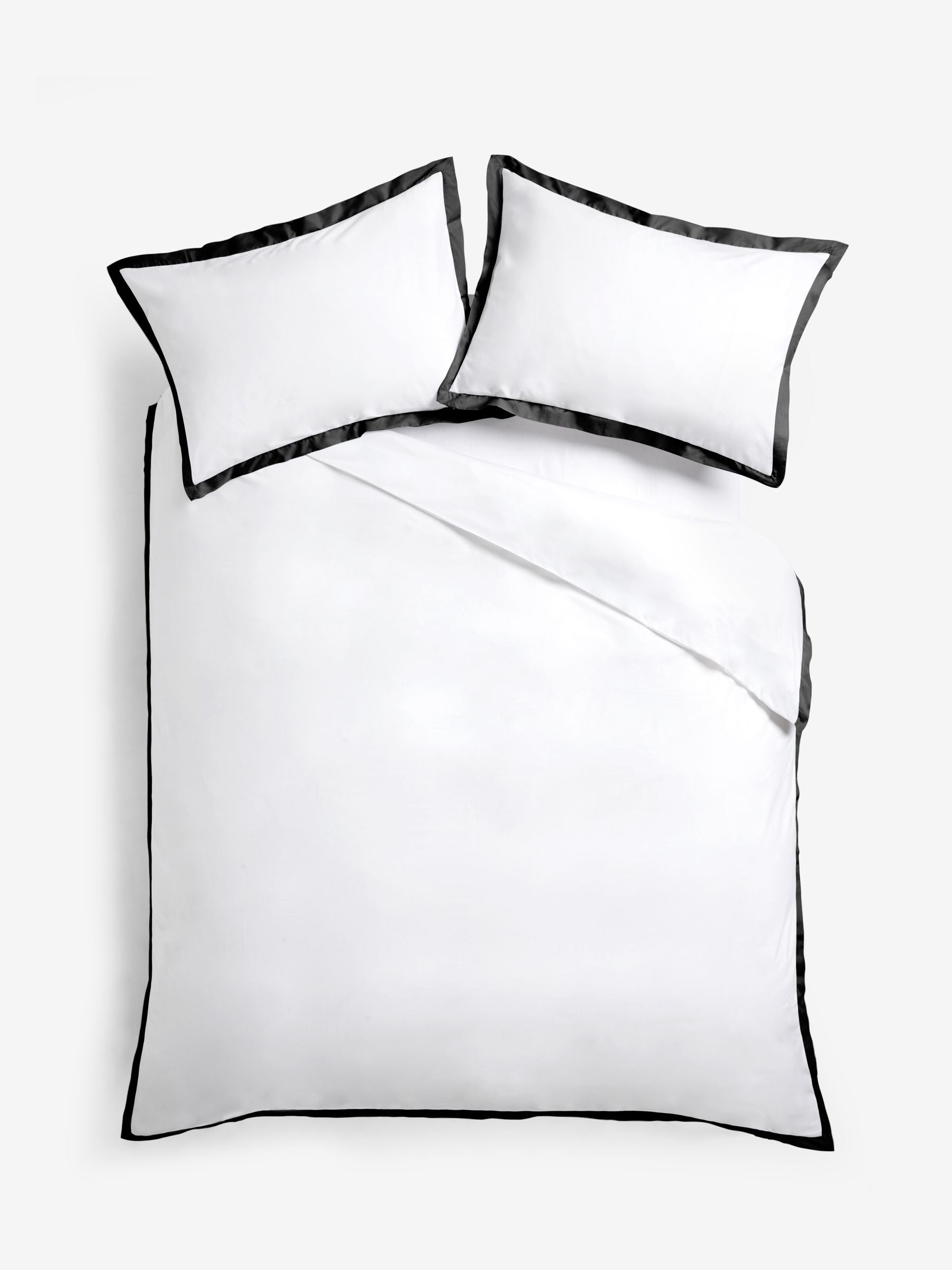 White and black cotton-rich duvet cover and pillowcase set (British brand)