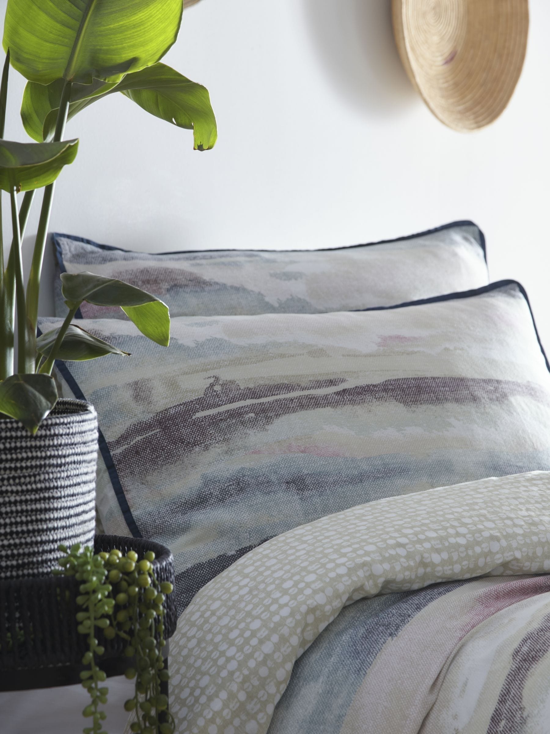 Blue landscape duvet cover and pillowcase set - British product