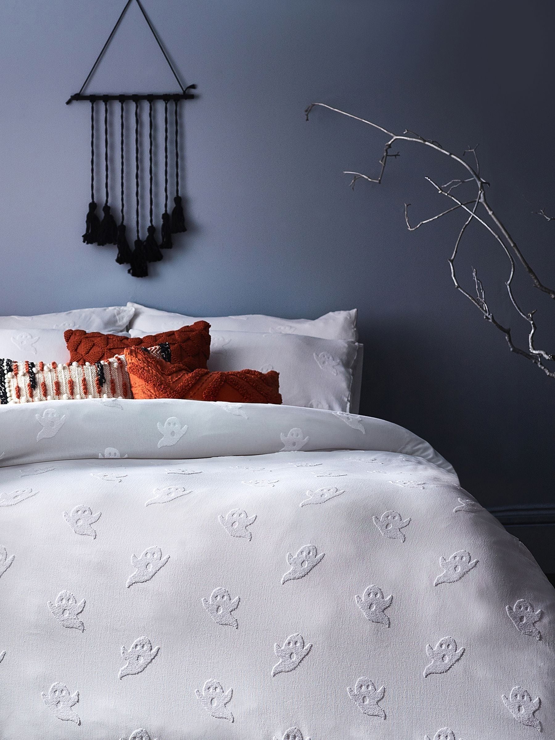 White Ghost Halloween Tufted Cotton Duvet Cover and Pillowcase Set - British product