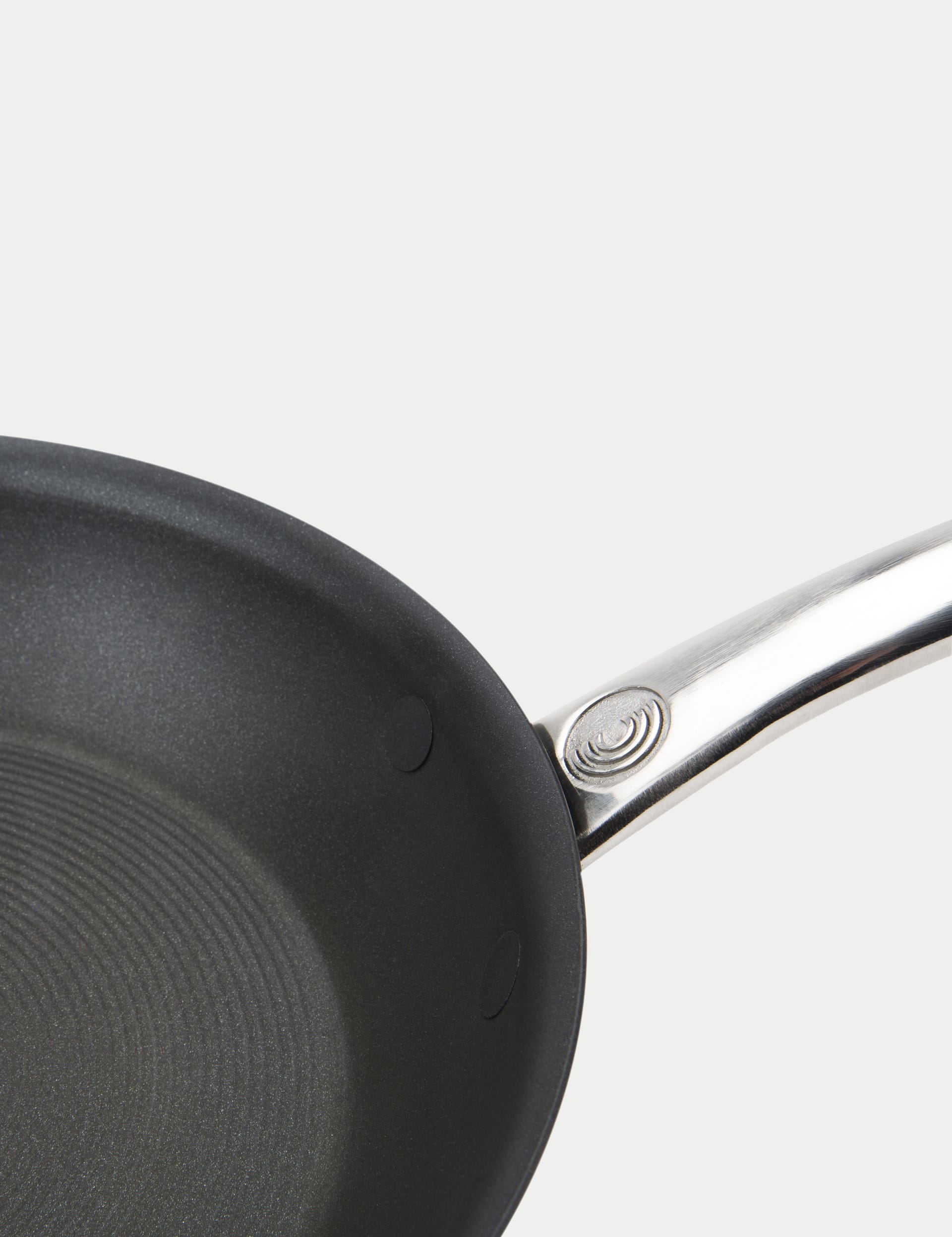 Excellence non-stick frying pan 22cm, imported from the UK