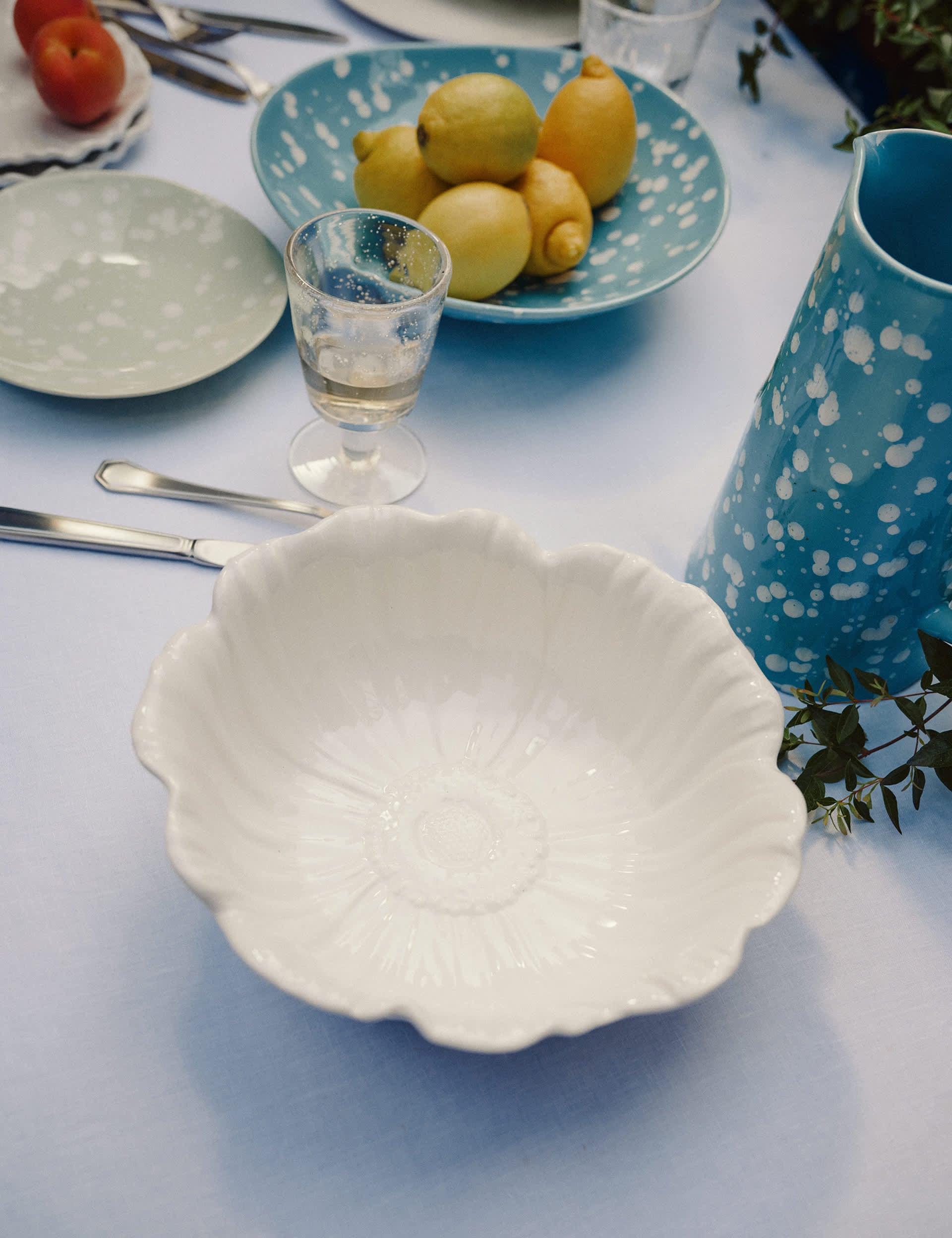 Floral stoneware serving bowl 26.7 cm, imported from the UK