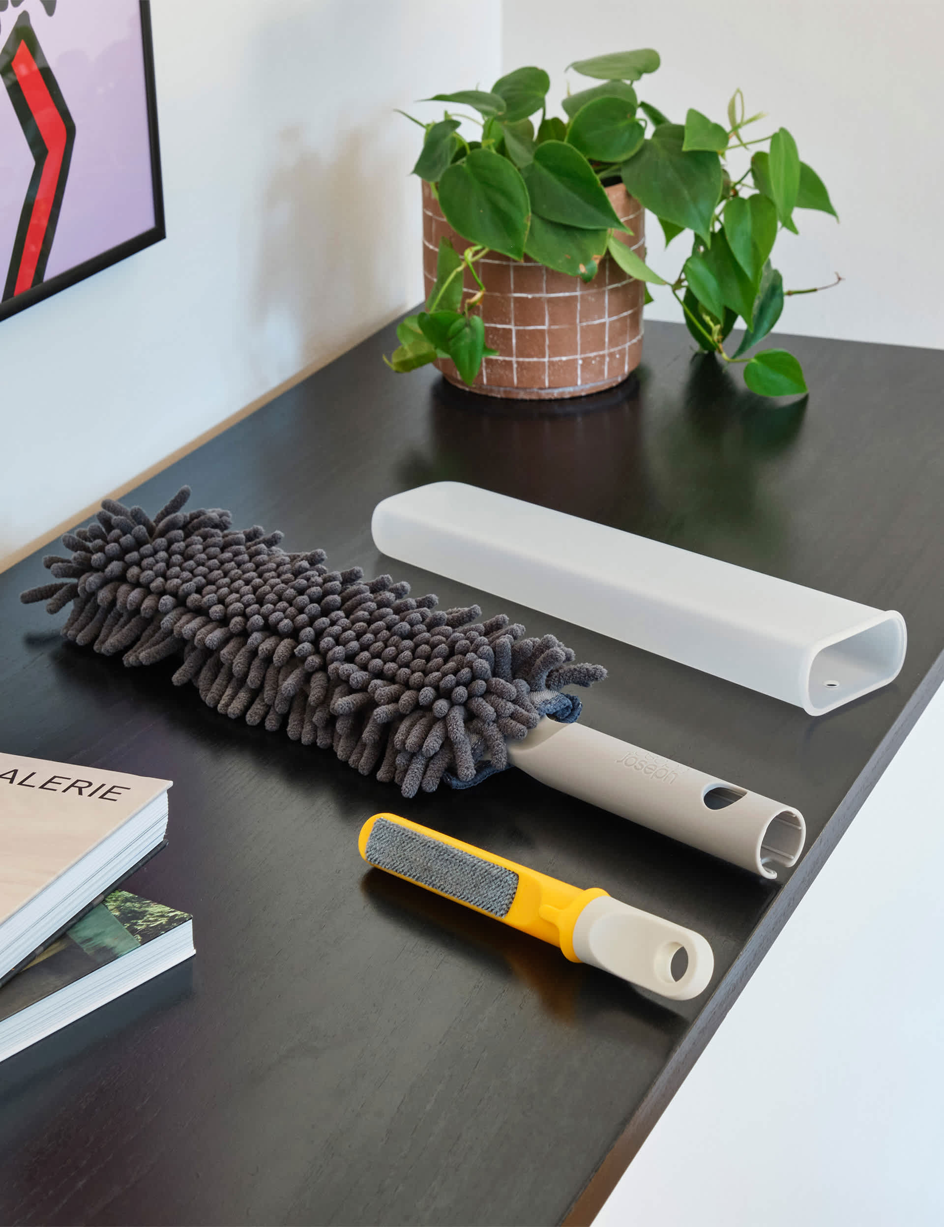 Joseph Joseph 3-in-1 duster with storage cover - British product