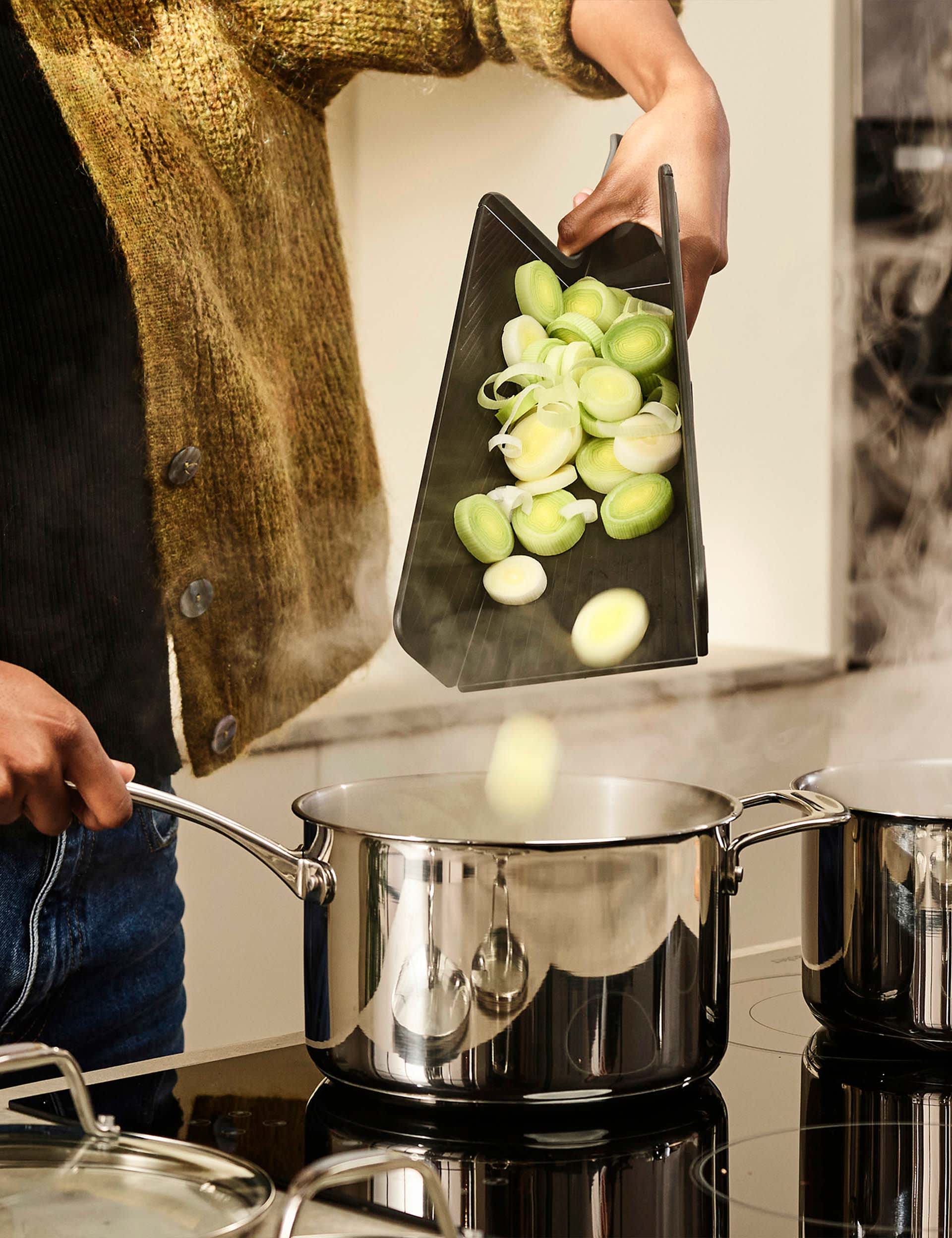 Joseph Joseph Chop2Pot large chopping board - British product