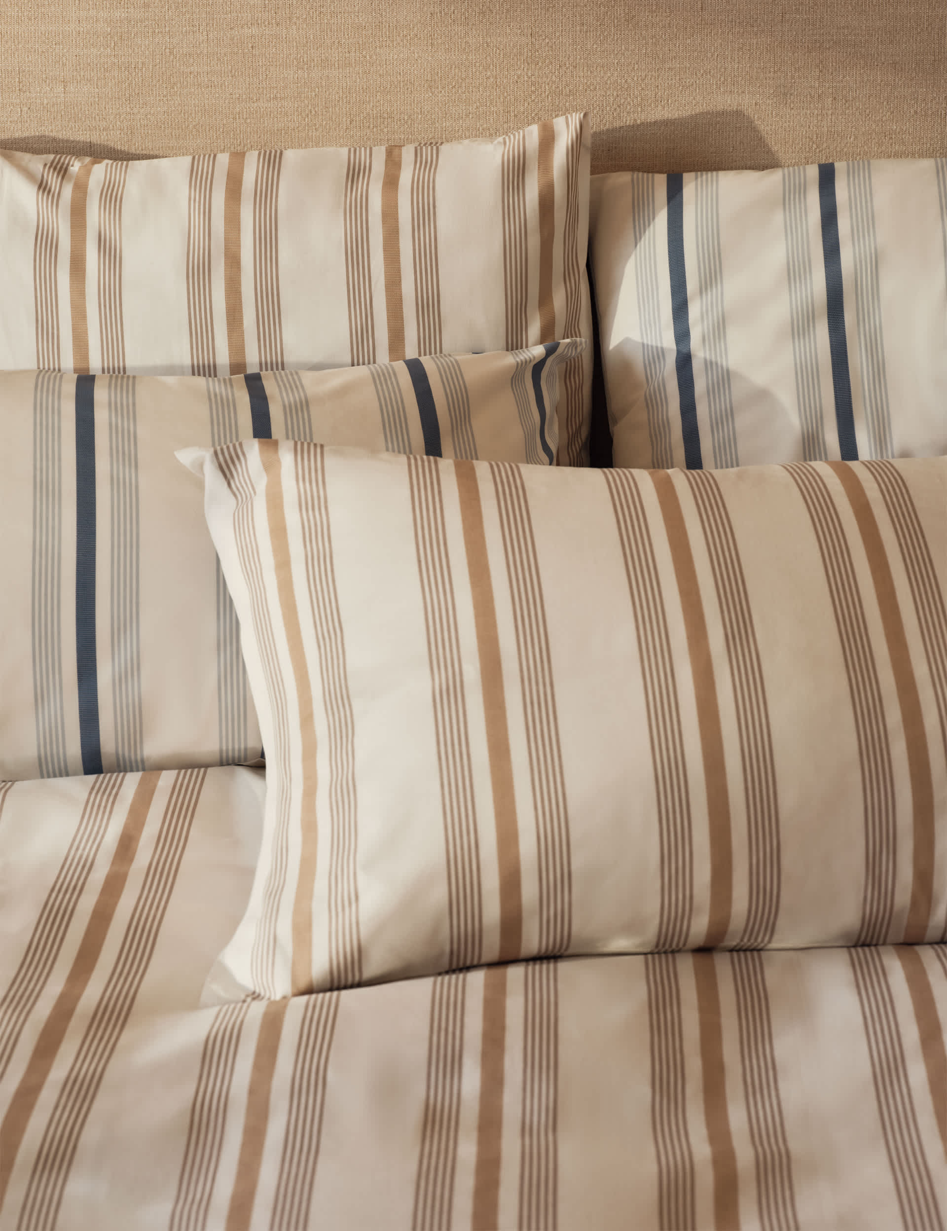 Pure cotton striped bedding set 180 thread count, UK version