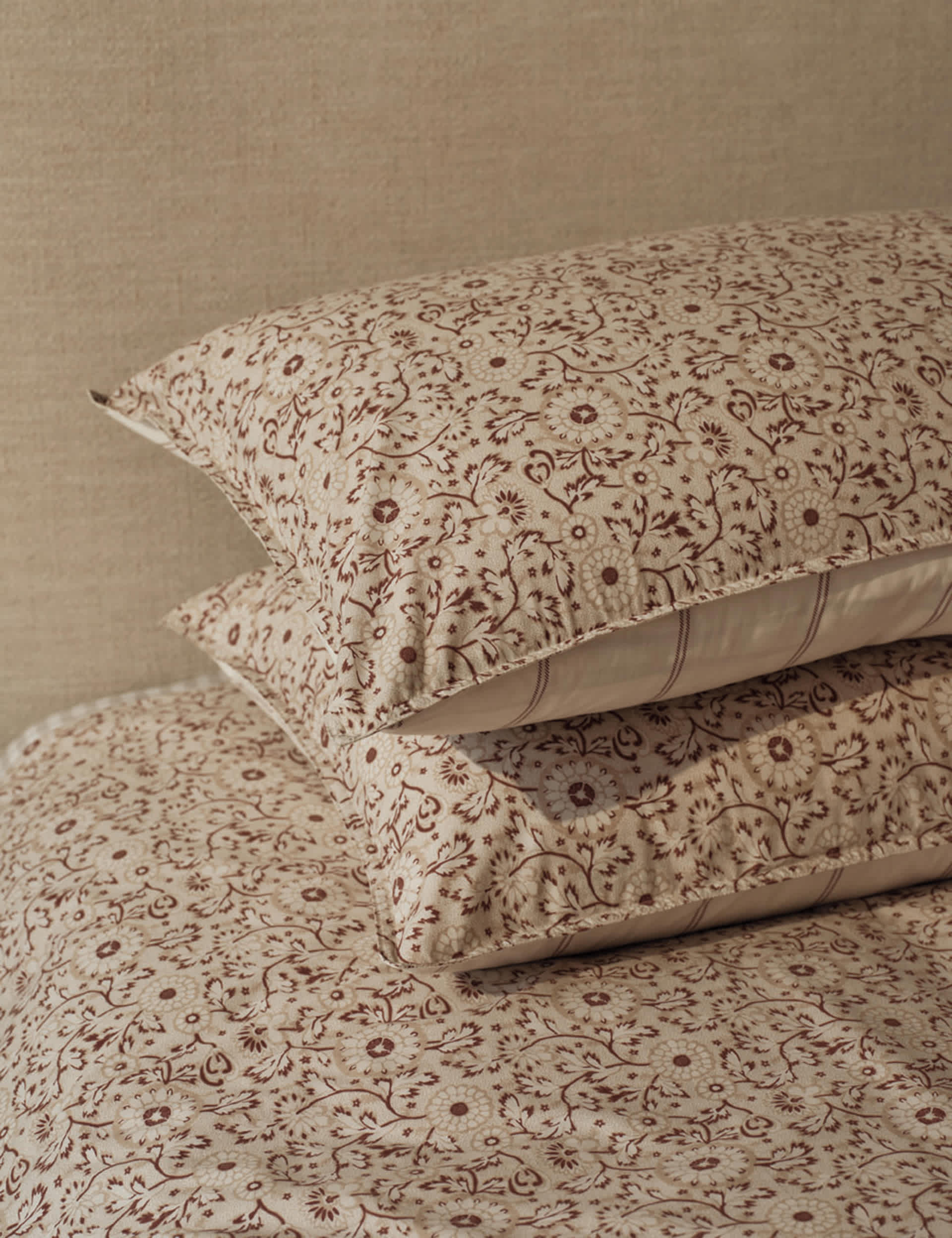 Floral cotton rich woodblock bedding set with StayNew technology - British product
