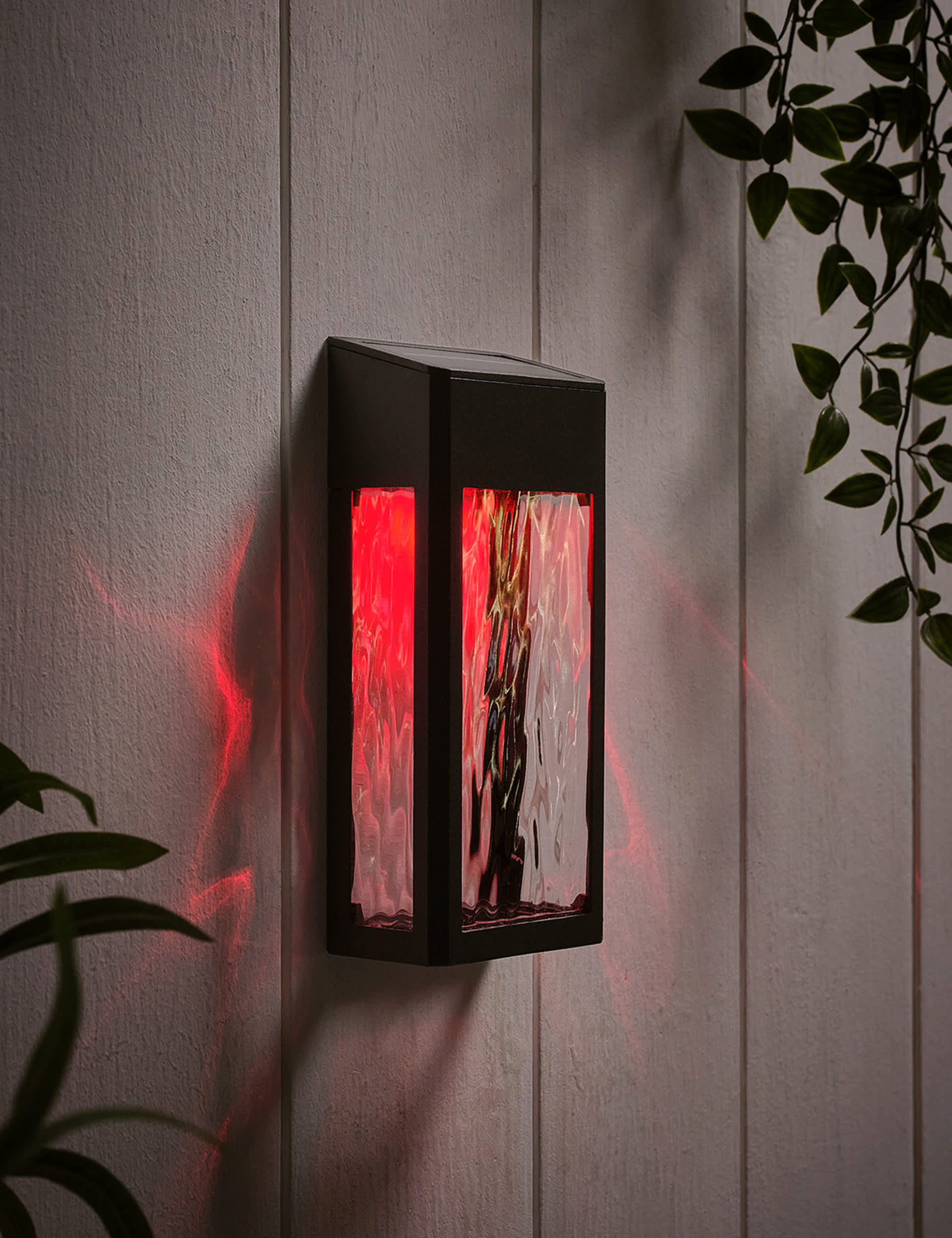 Crackle solar wall light with crackle glass, imported from the UK