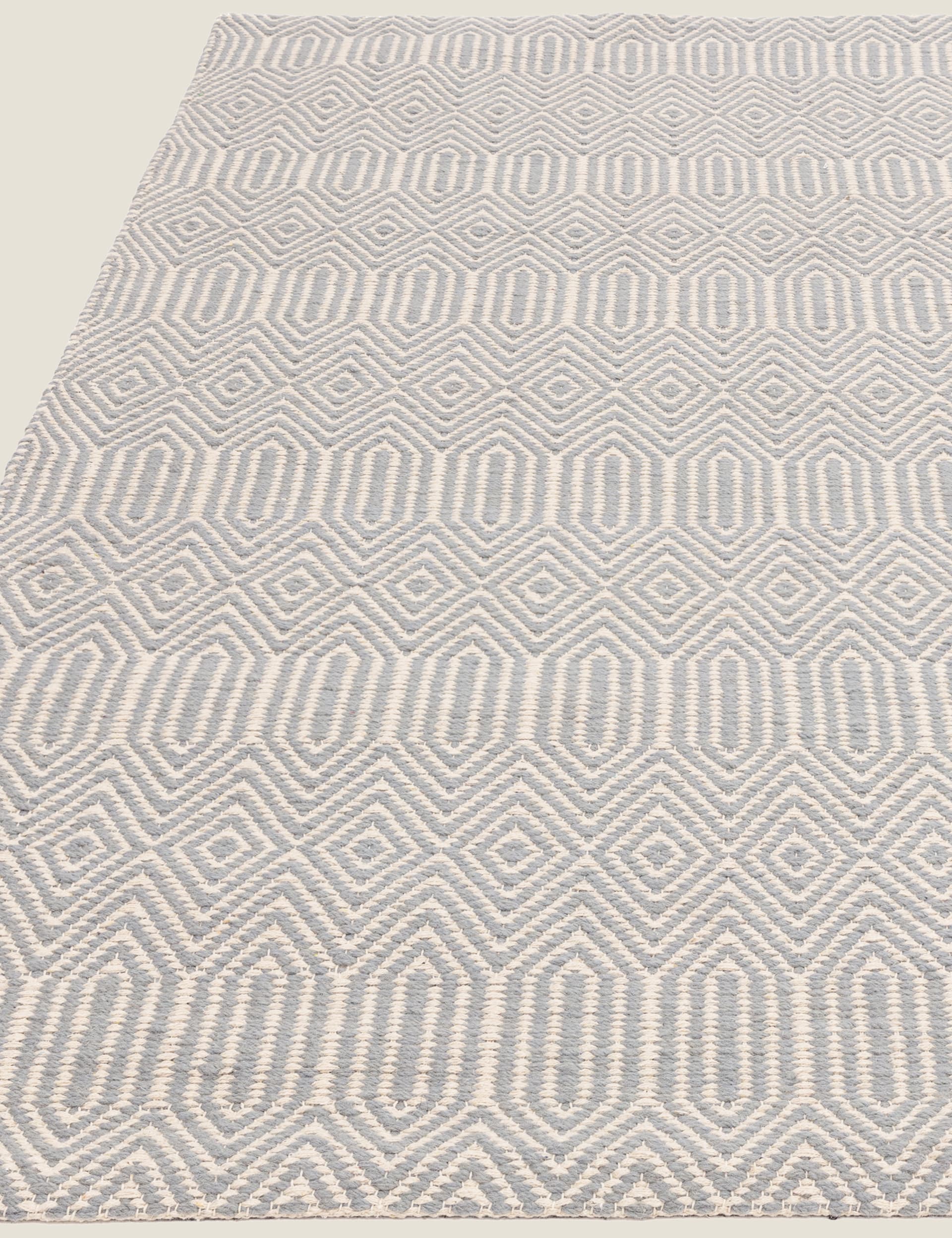Geo Diamond rug geometric pattern 120x170cm, imported from the UK
