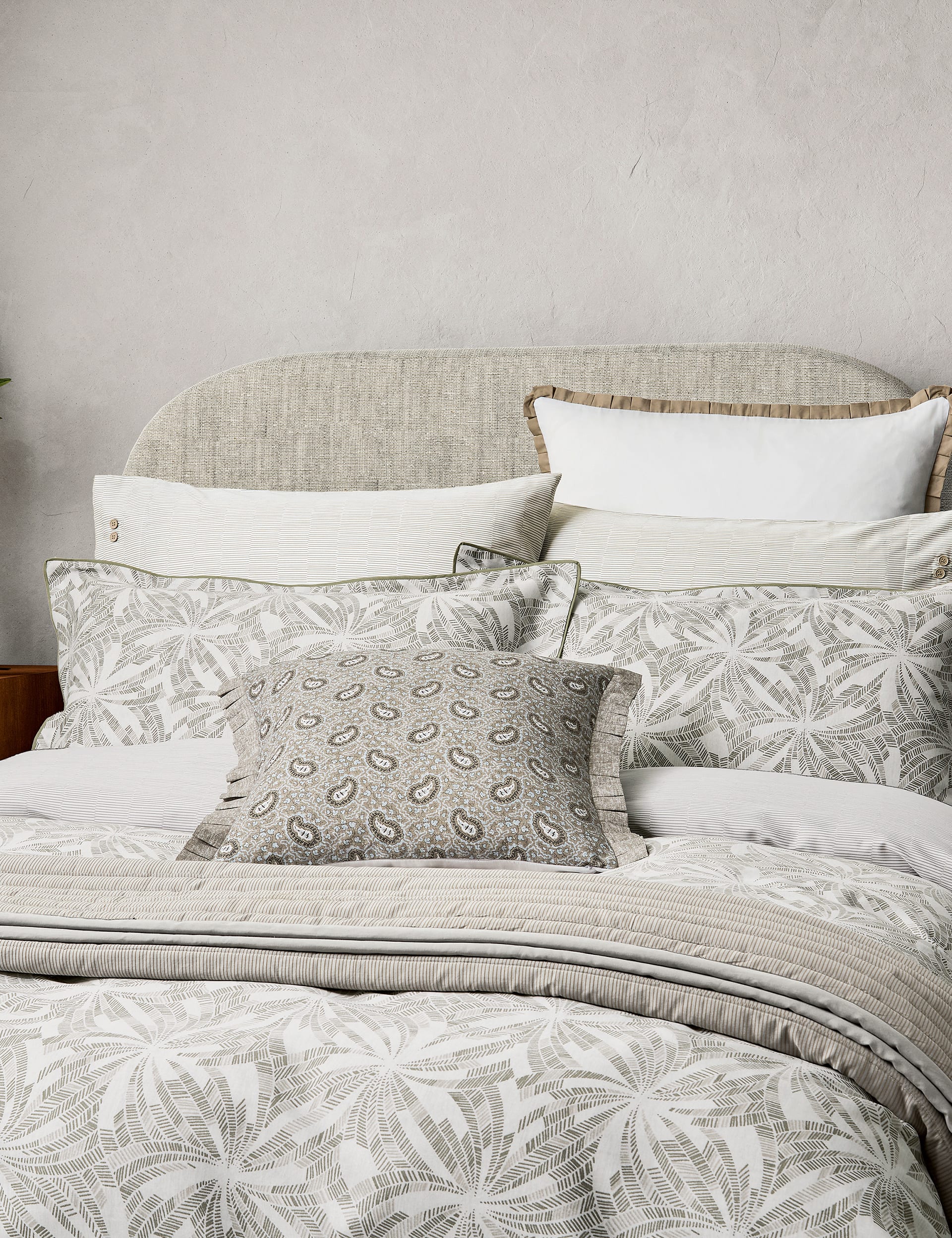Bedeck of Belfast Cora cushion linen blend 50cm, imported from the UK