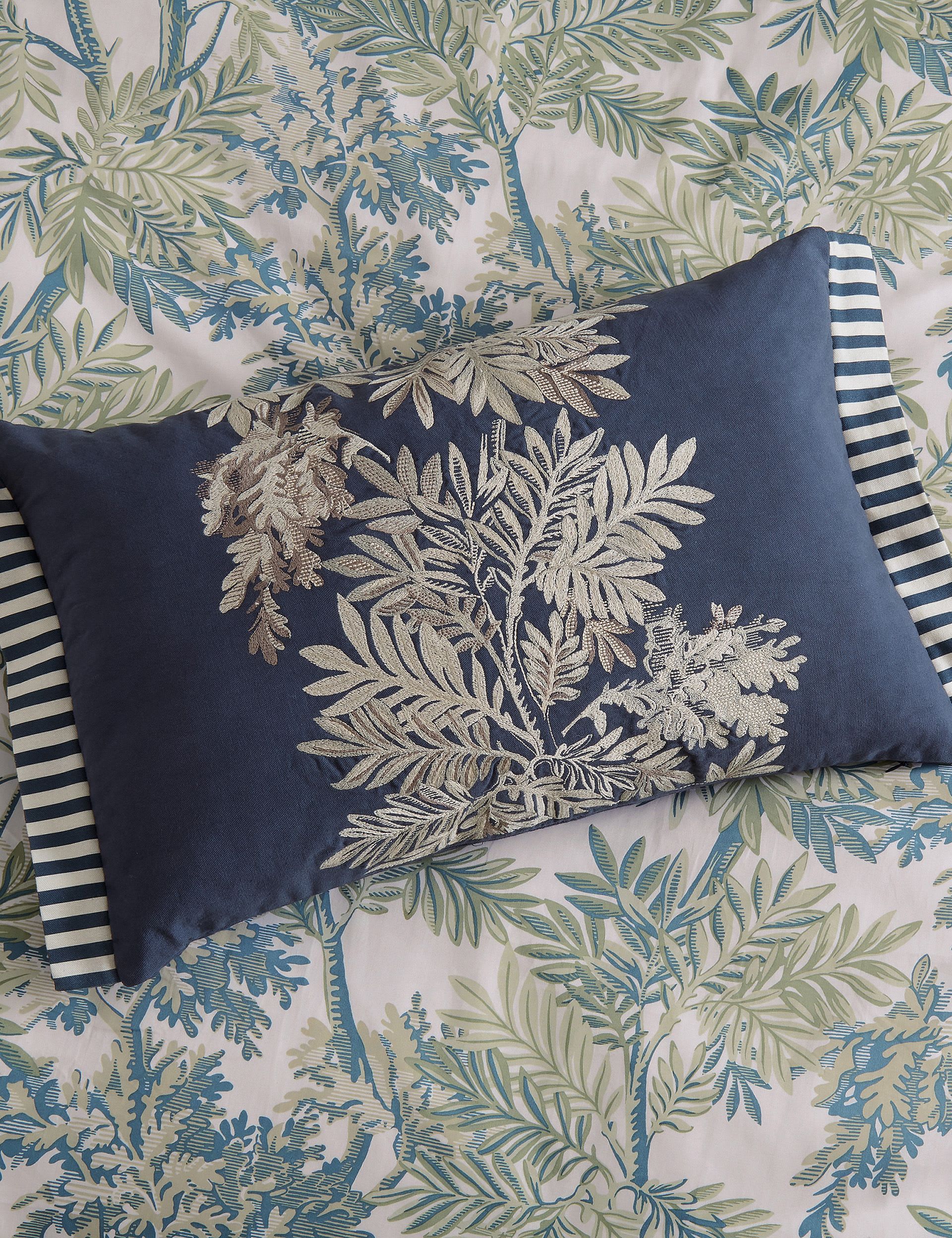 Tapestry tree and striped square cushion 40x60cm (British brand)