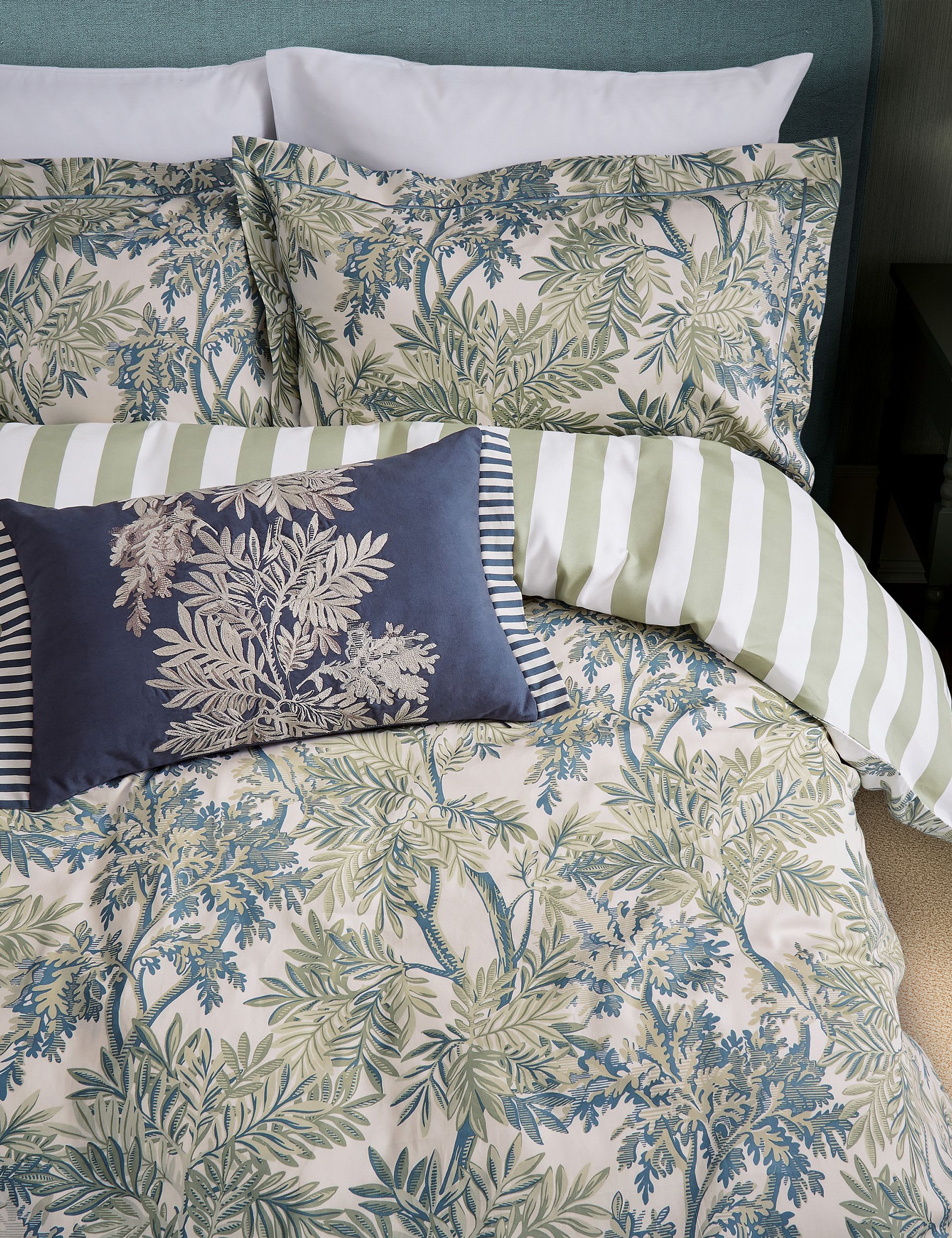 Tapestry tree and striped square cushion 40x60cm (British brand)