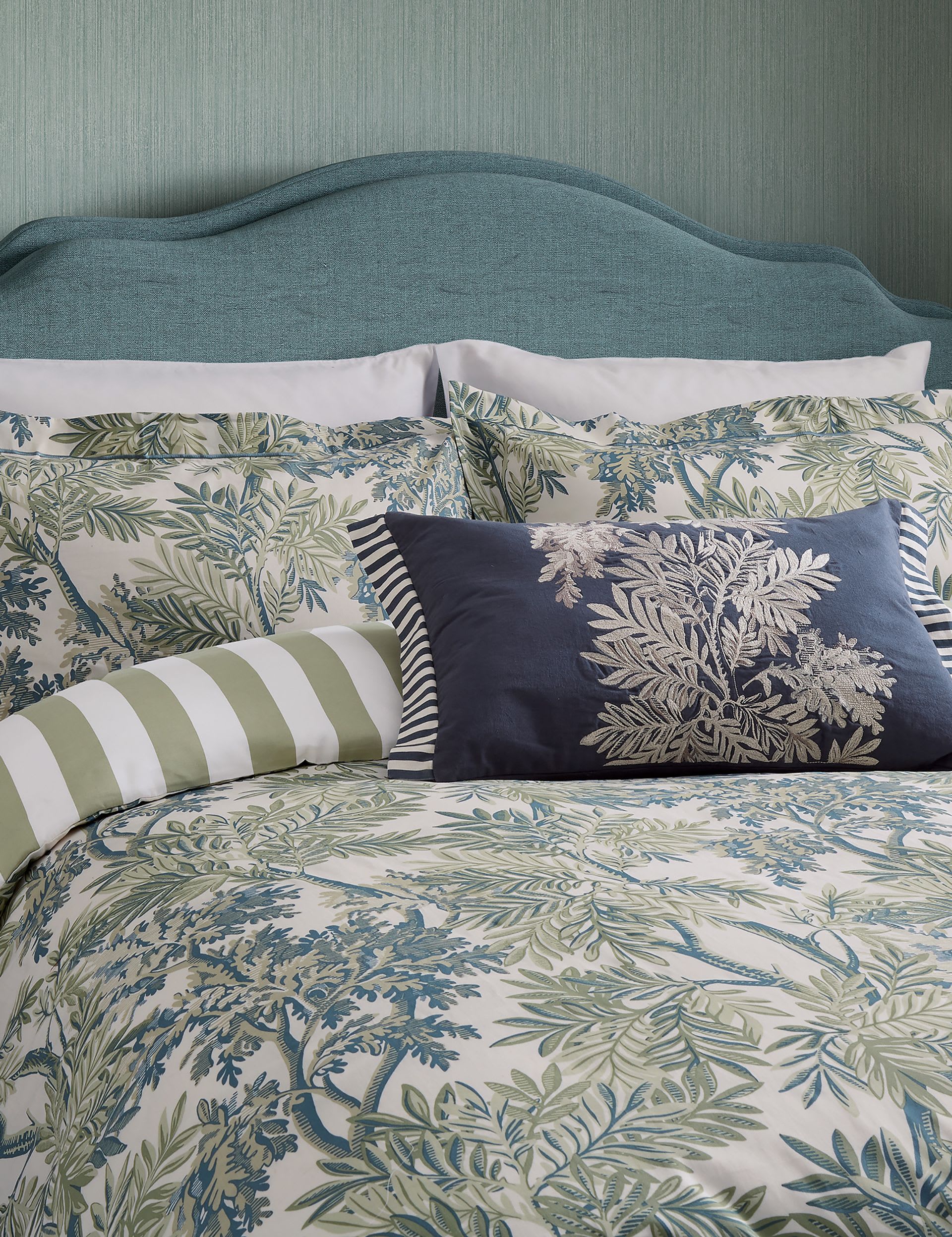 Tapestry tree and striped square cushion 40x60cm (British brand)