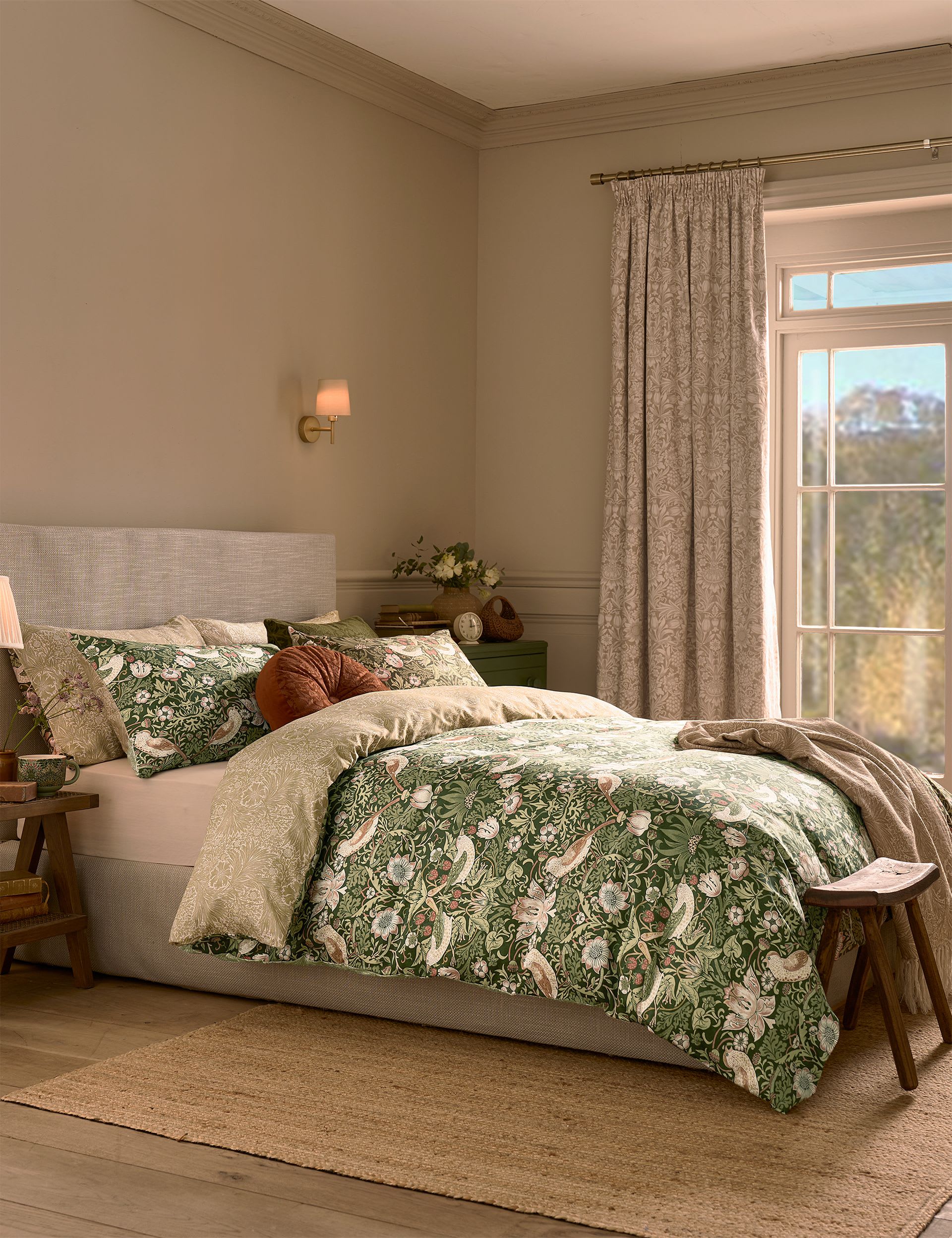 William Morris At Home Strawberry Thief bedding set, UK version