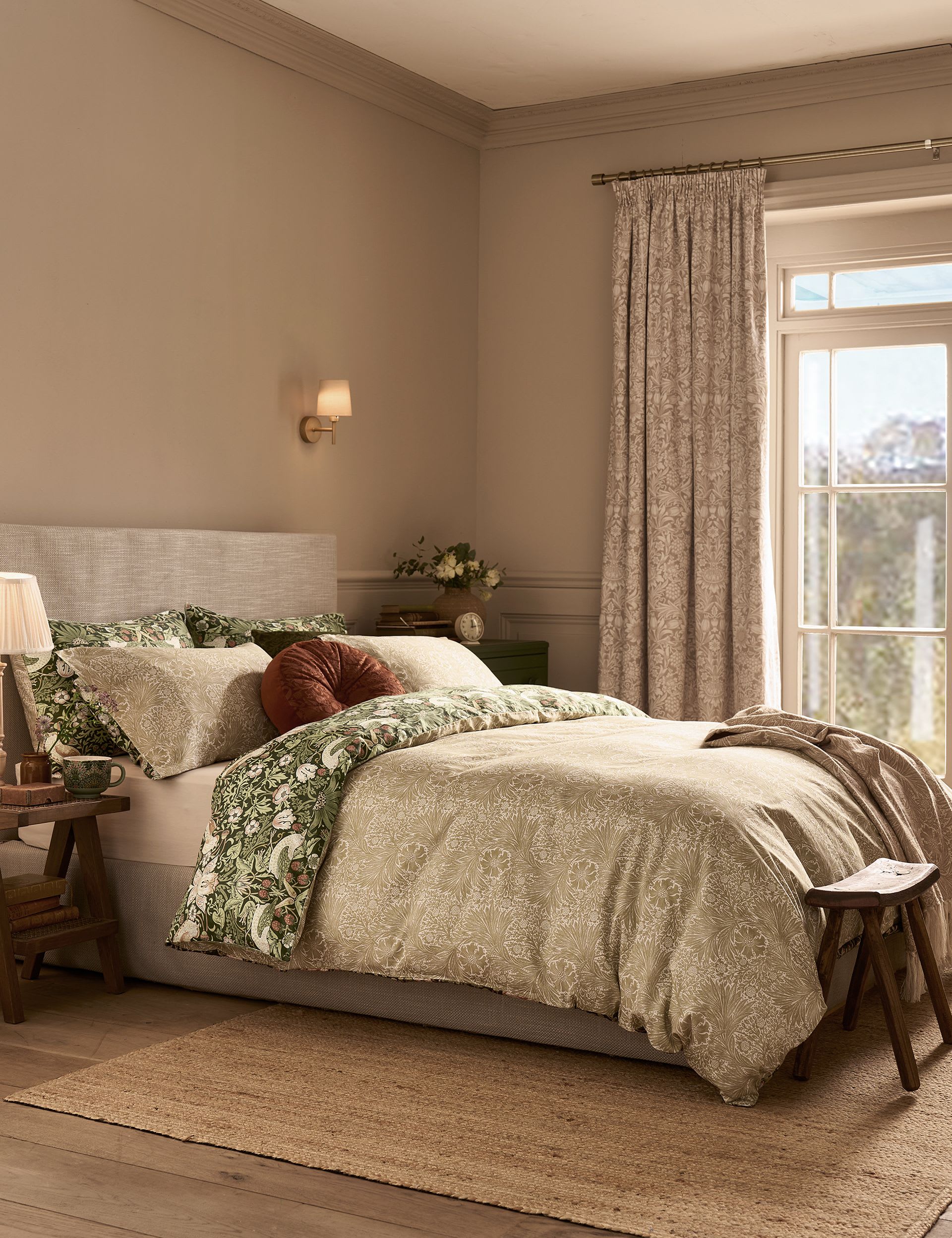 William Morris At Home Strawberry Thief bedding set, UK version