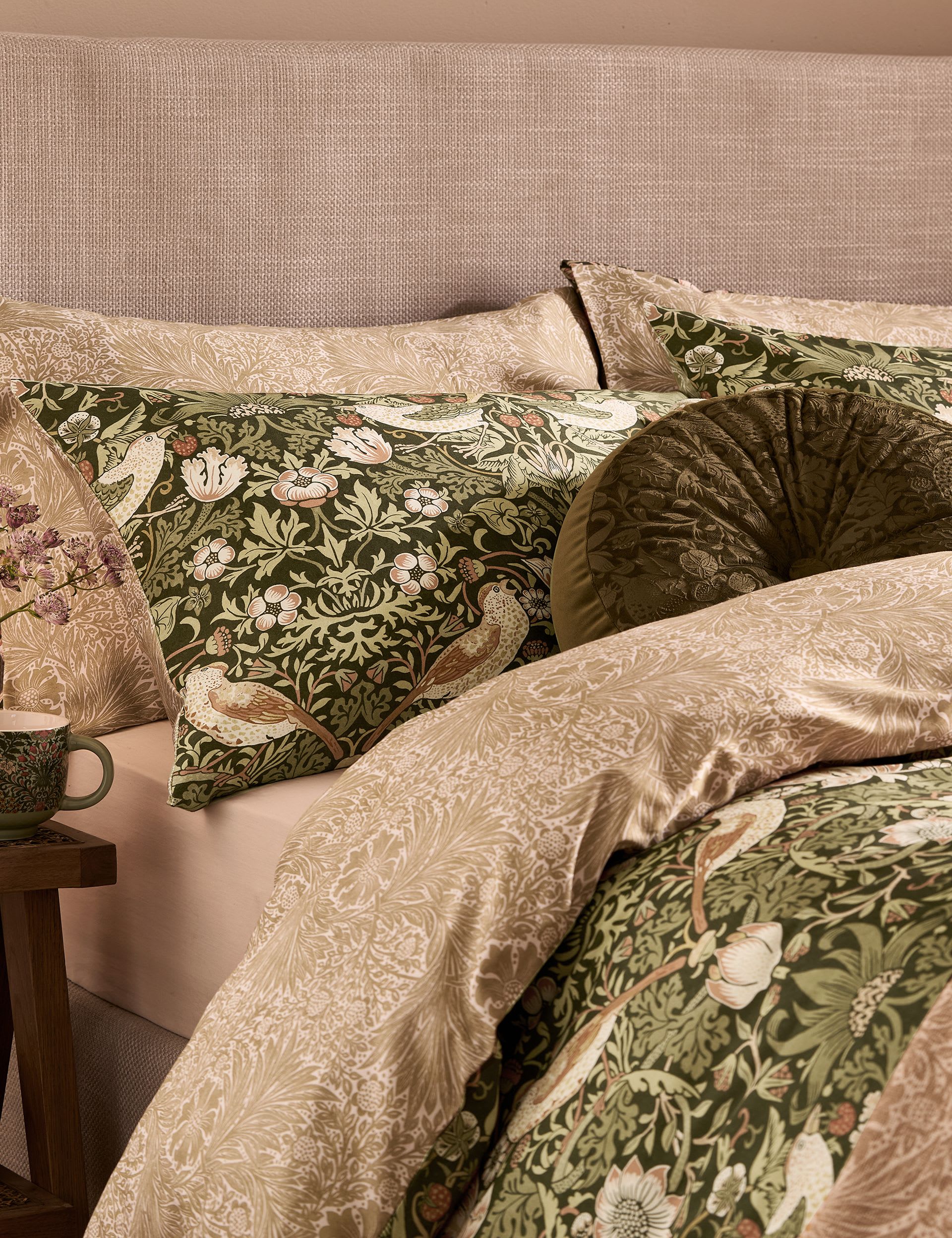 William Morris At Home Strawberry Thief bedding set, UK version