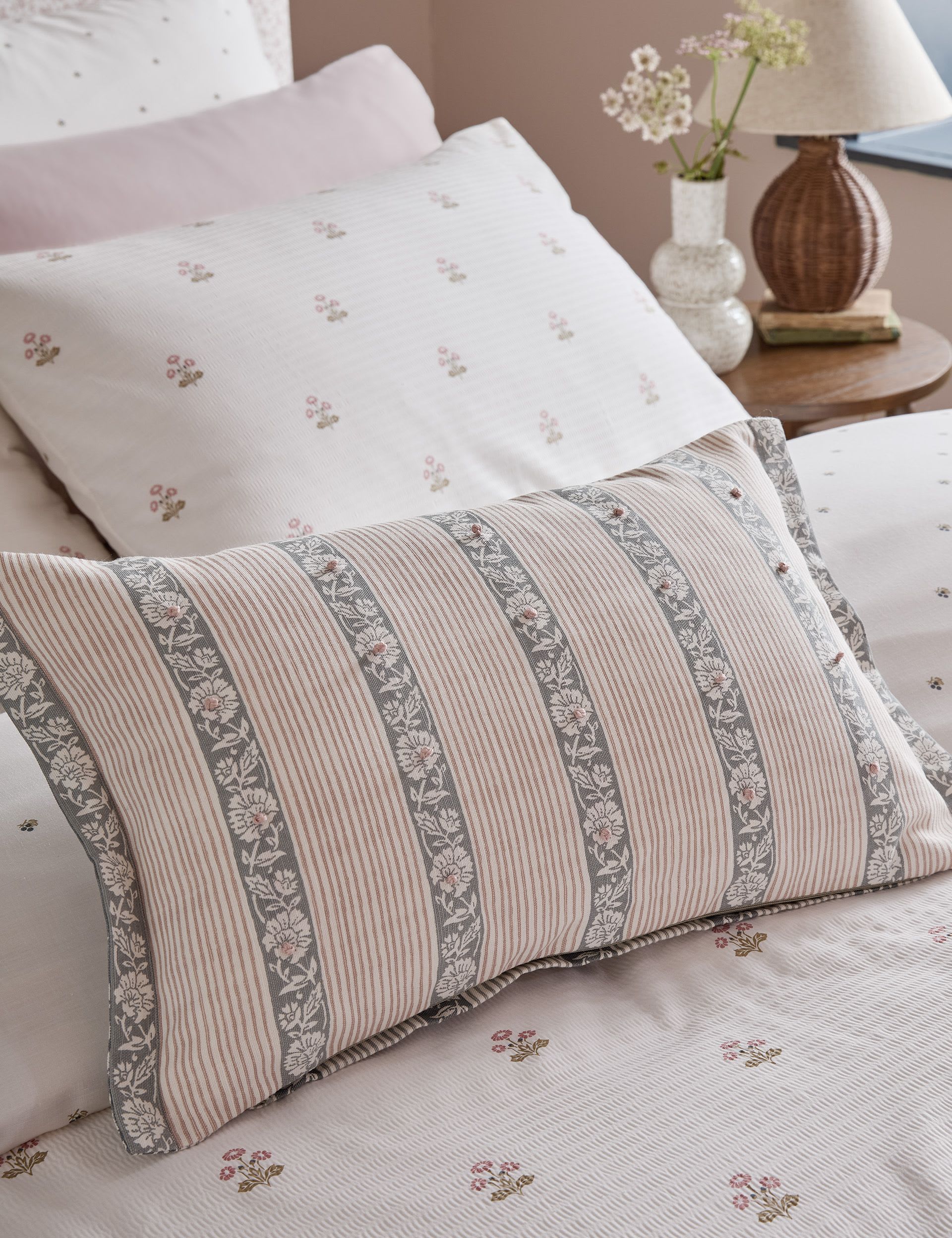 Laura Ashley Semington cushion floral striped 30x50 cm, UK version