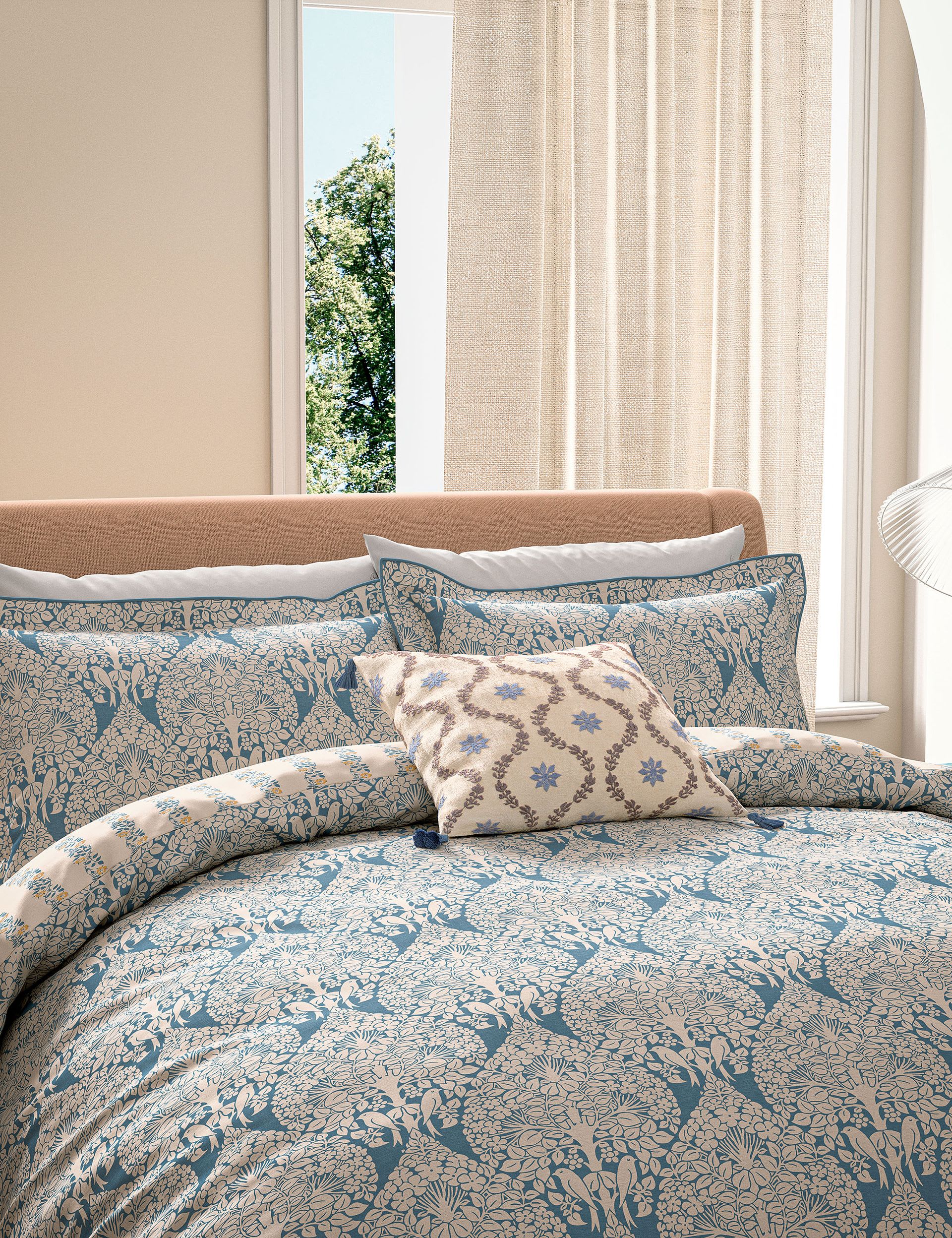 V&A Lerena bedding set with floral design - British product
