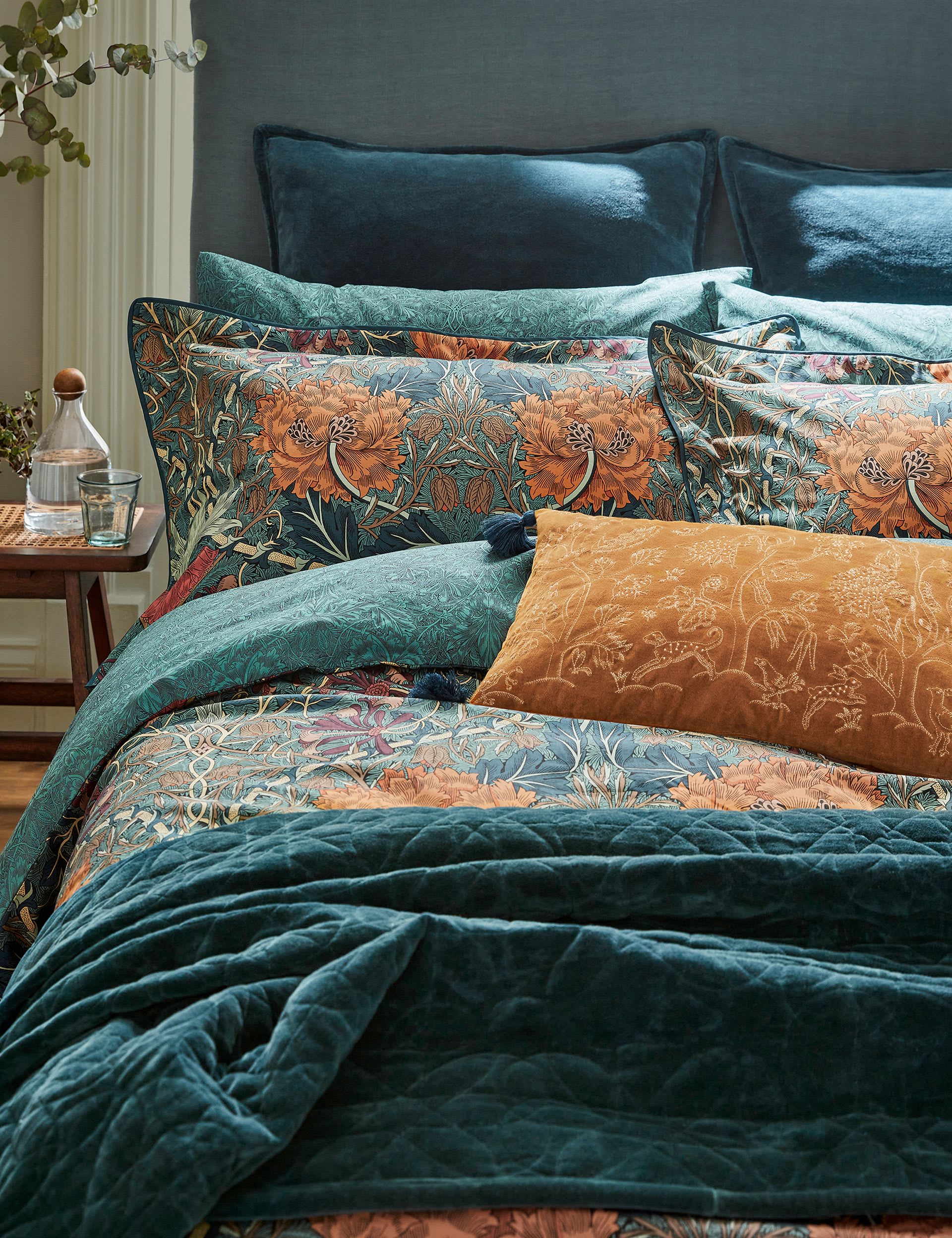 Morris & Co Honeysuckle & Tulip duvet cover, UK version