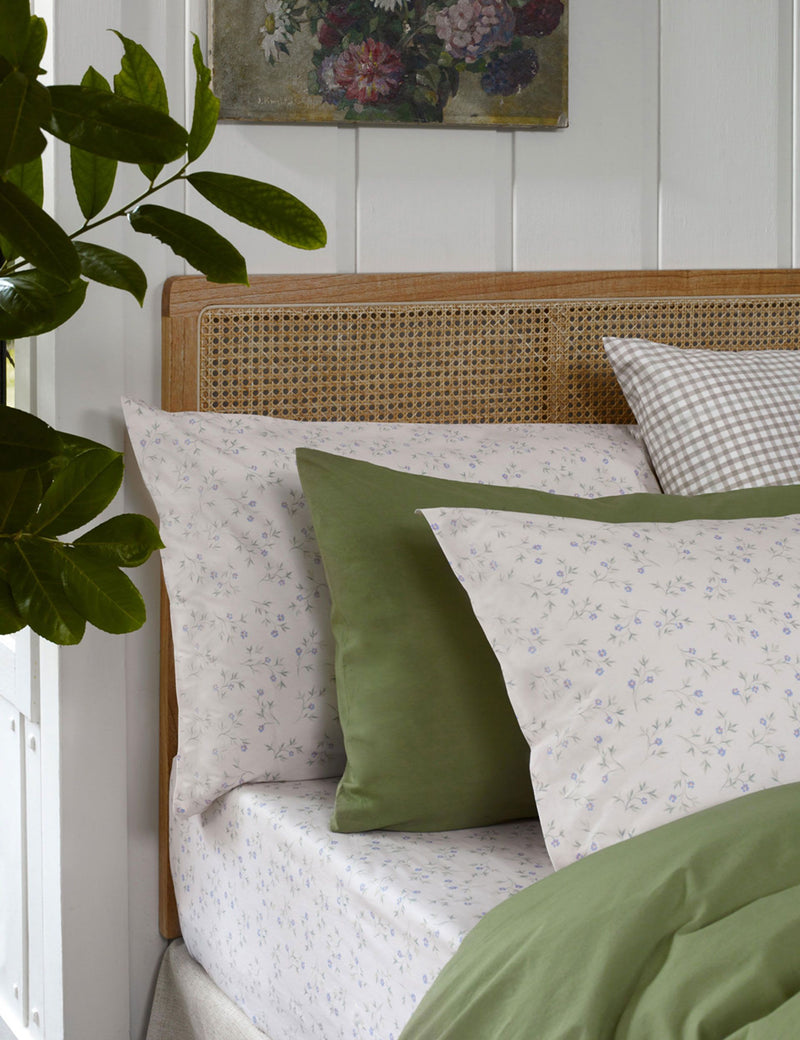 Piglet in Bed Spring Sprig fitted sheet - British product