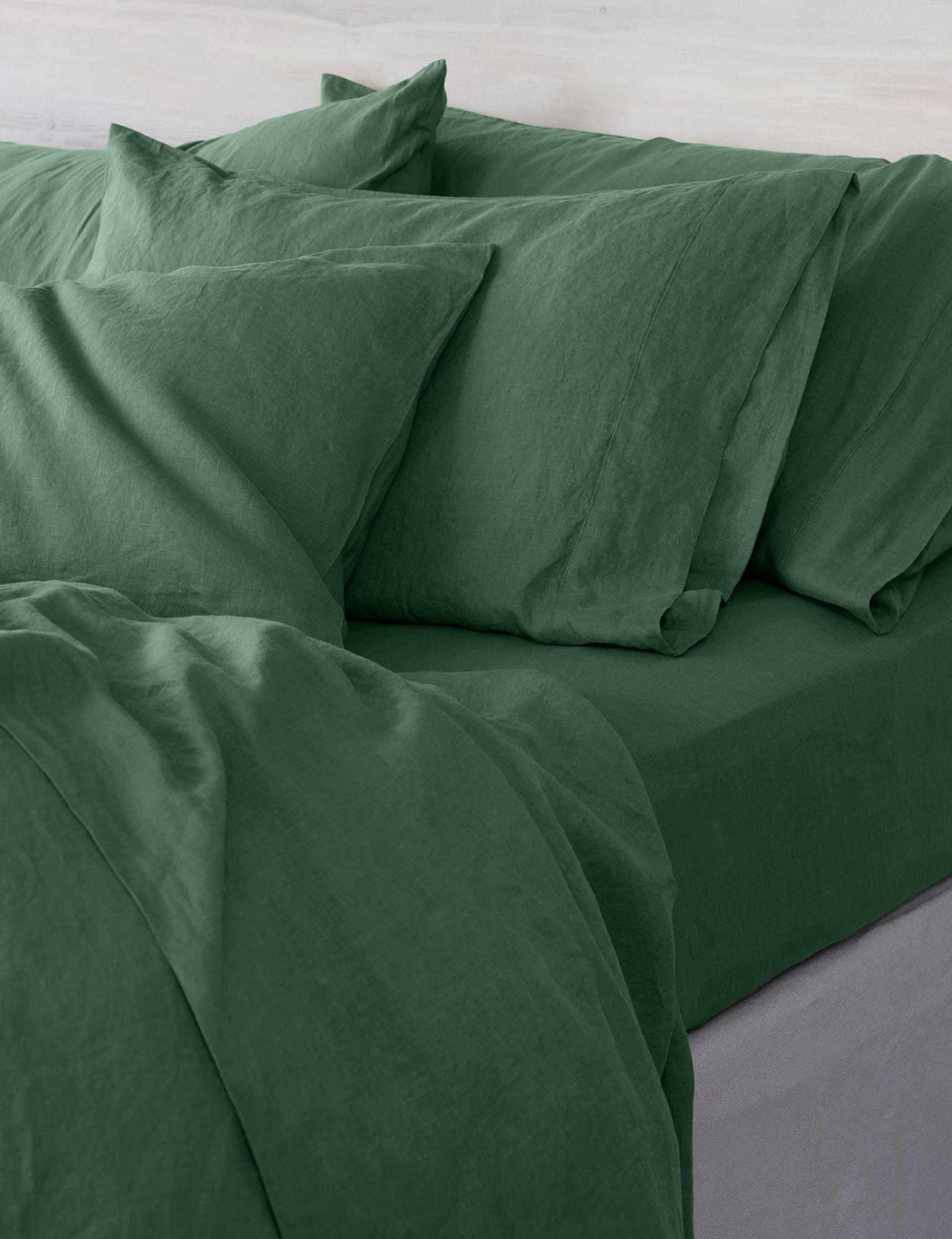 Piglet In Bed Linen Rich Fitted Sheet