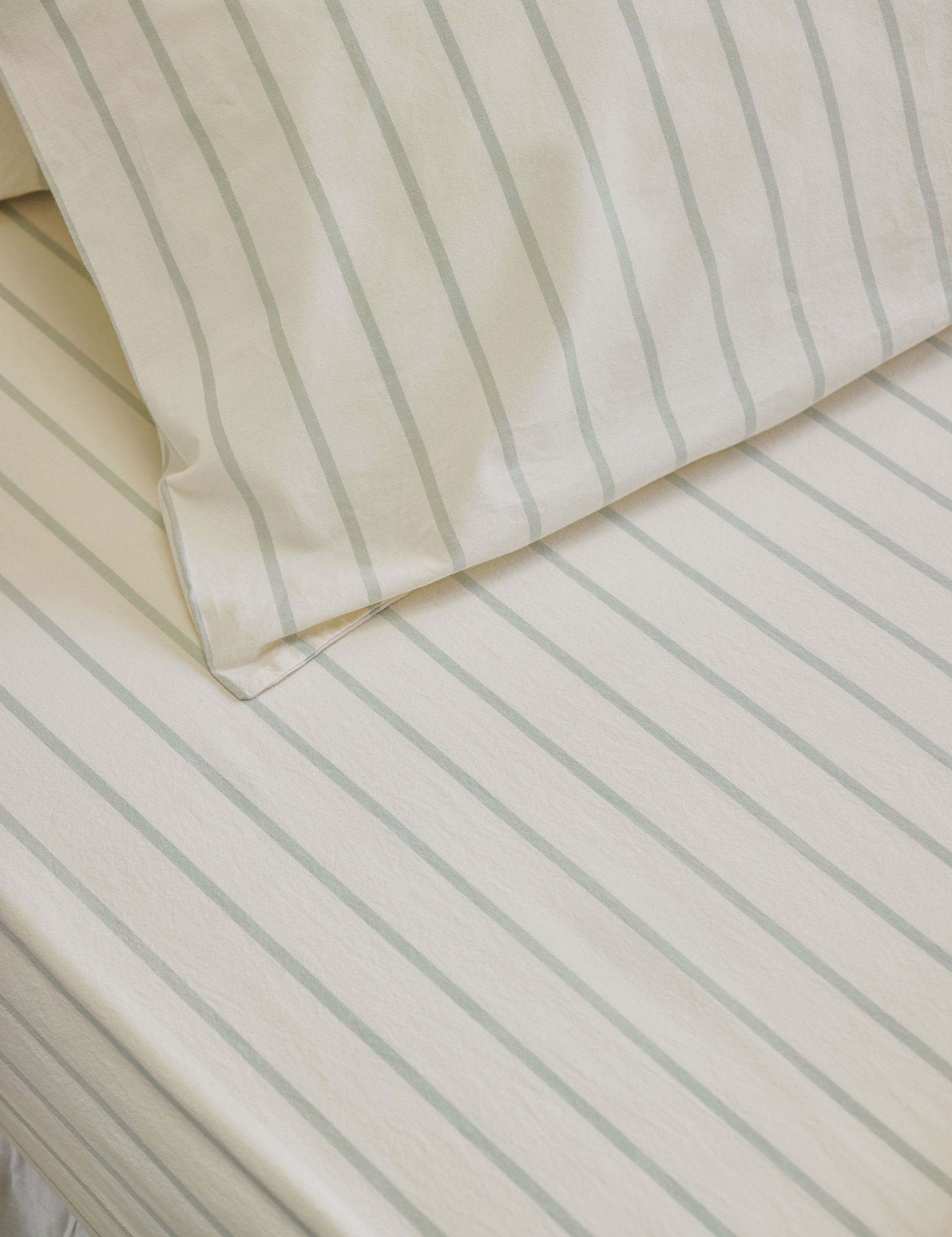 Piglet In Bed Pure Cotton Striped Fitted Sheet