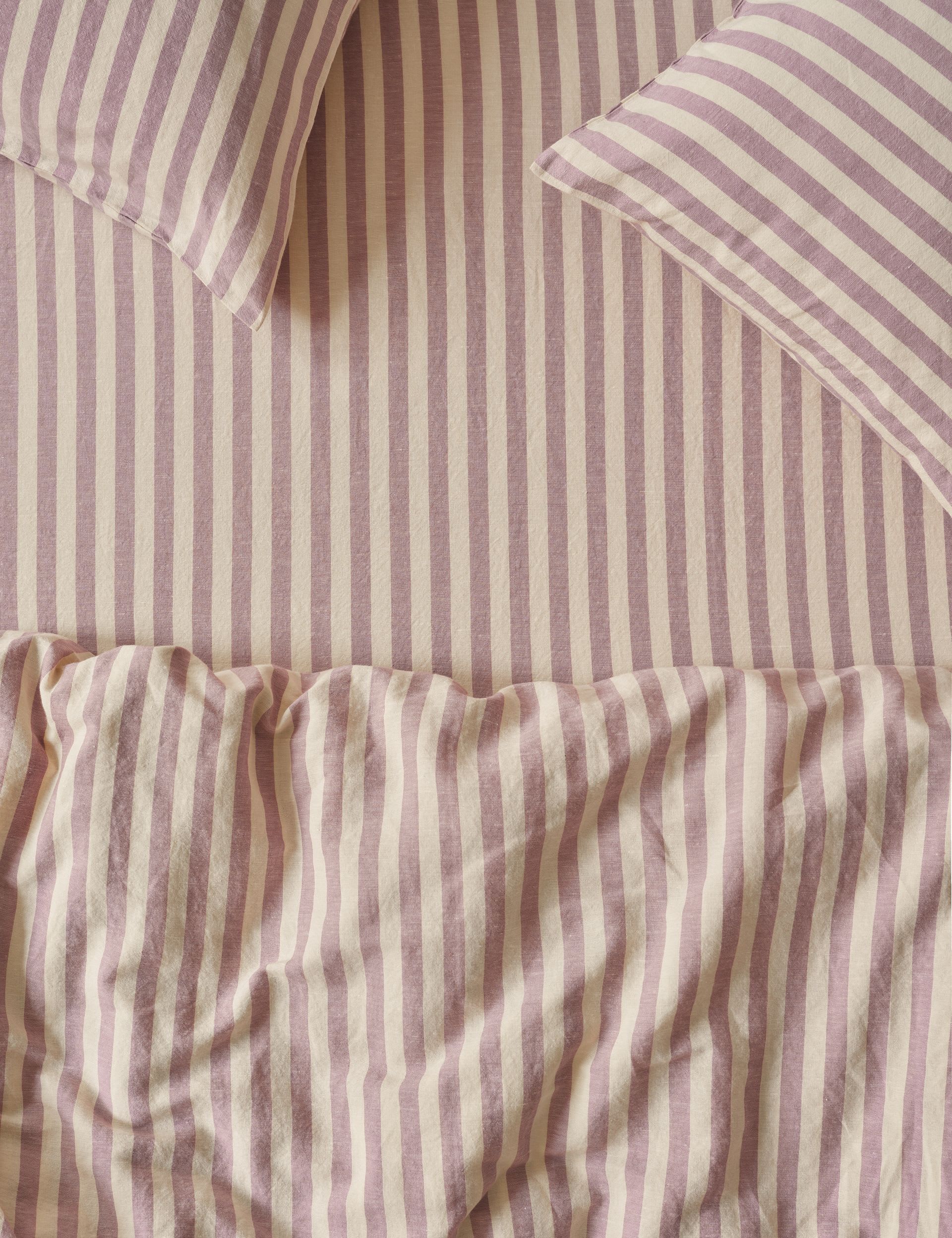 Piglet in Bed linen rich Pembroke stripe fitted sheet, UK version