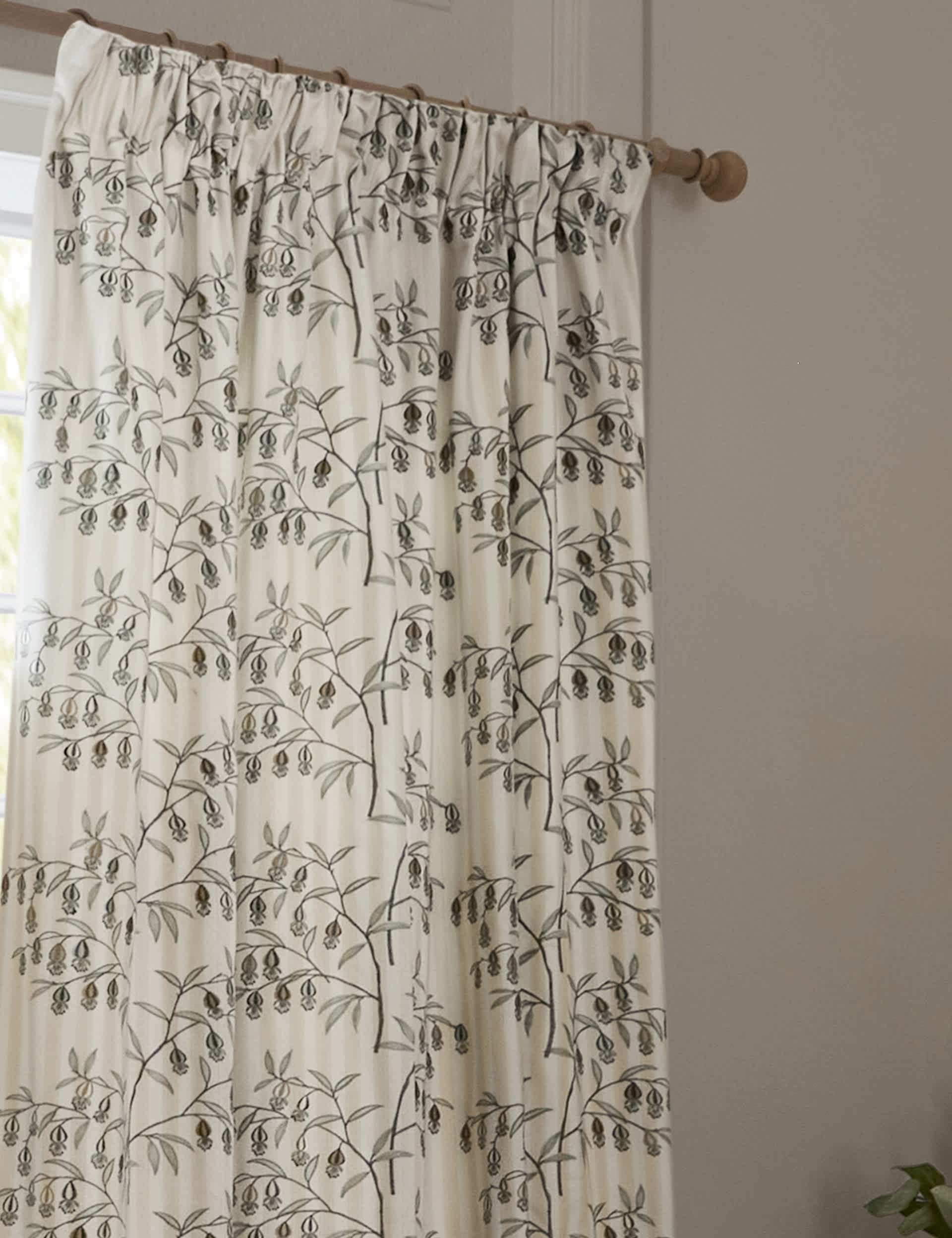 Sanderson Chinese Lanterns curtains - British product
