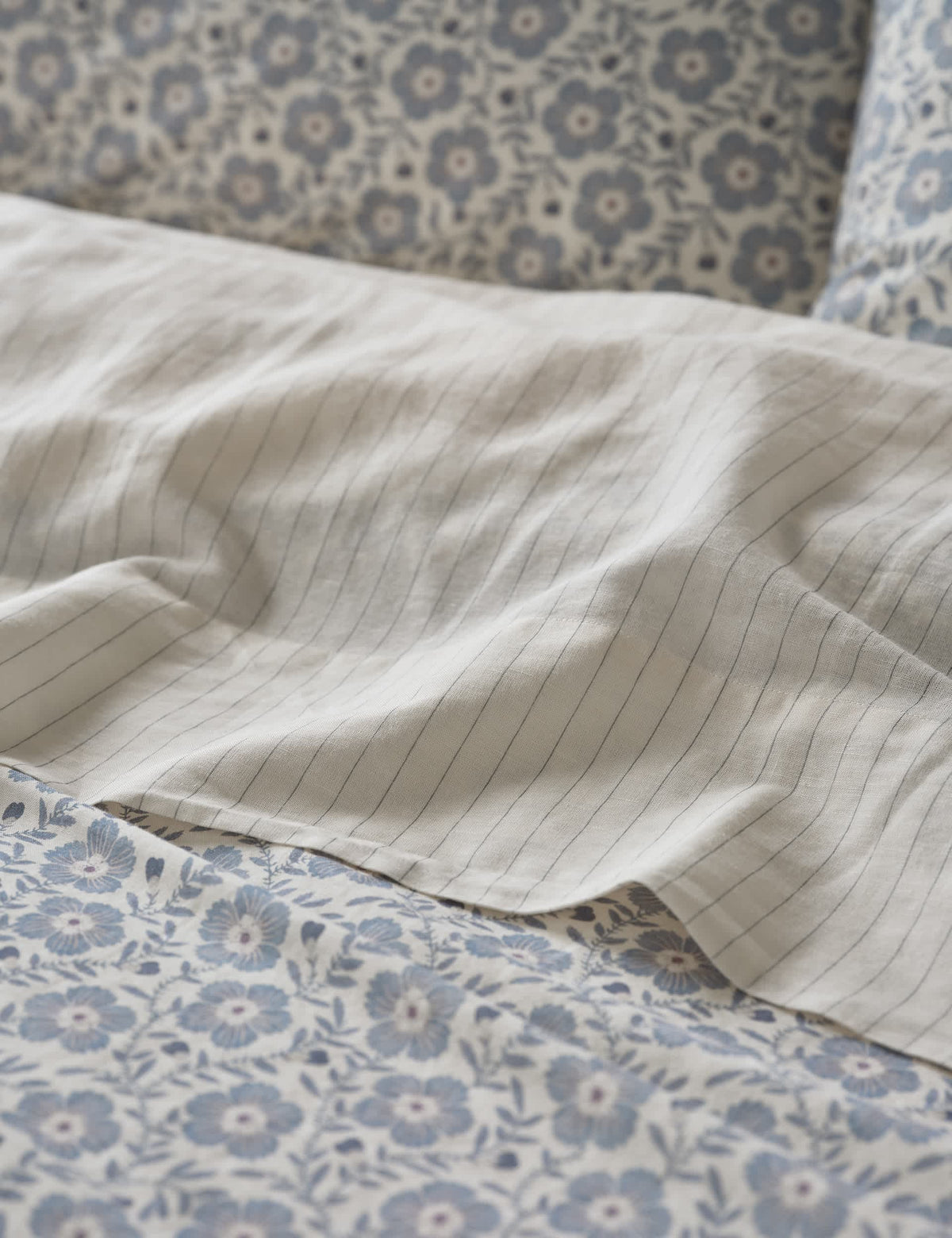 Piglet in Bed folk floral linen rich flat sheet, UK version