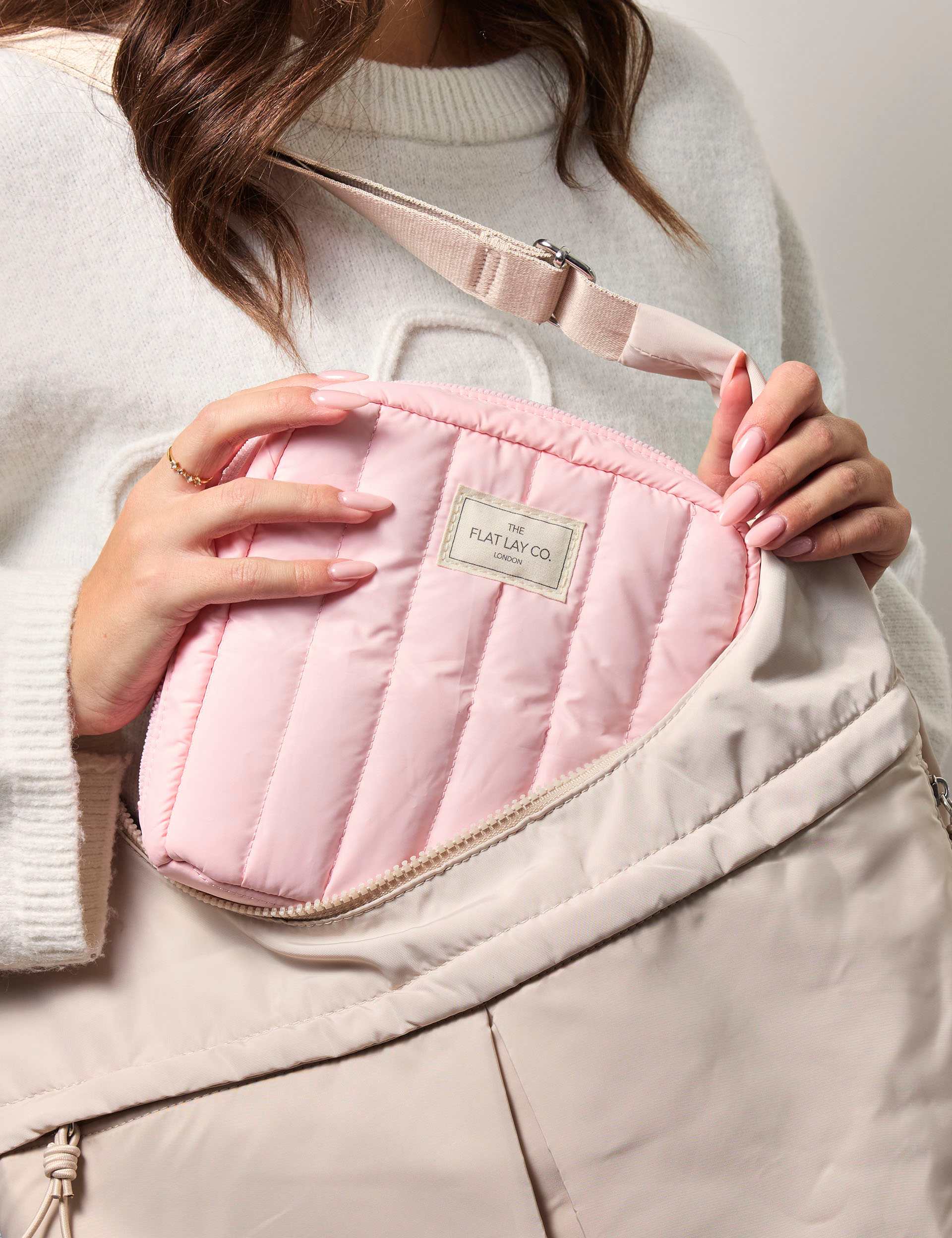 The Flat Lay Co Showcase Small makeup bag (British brand)