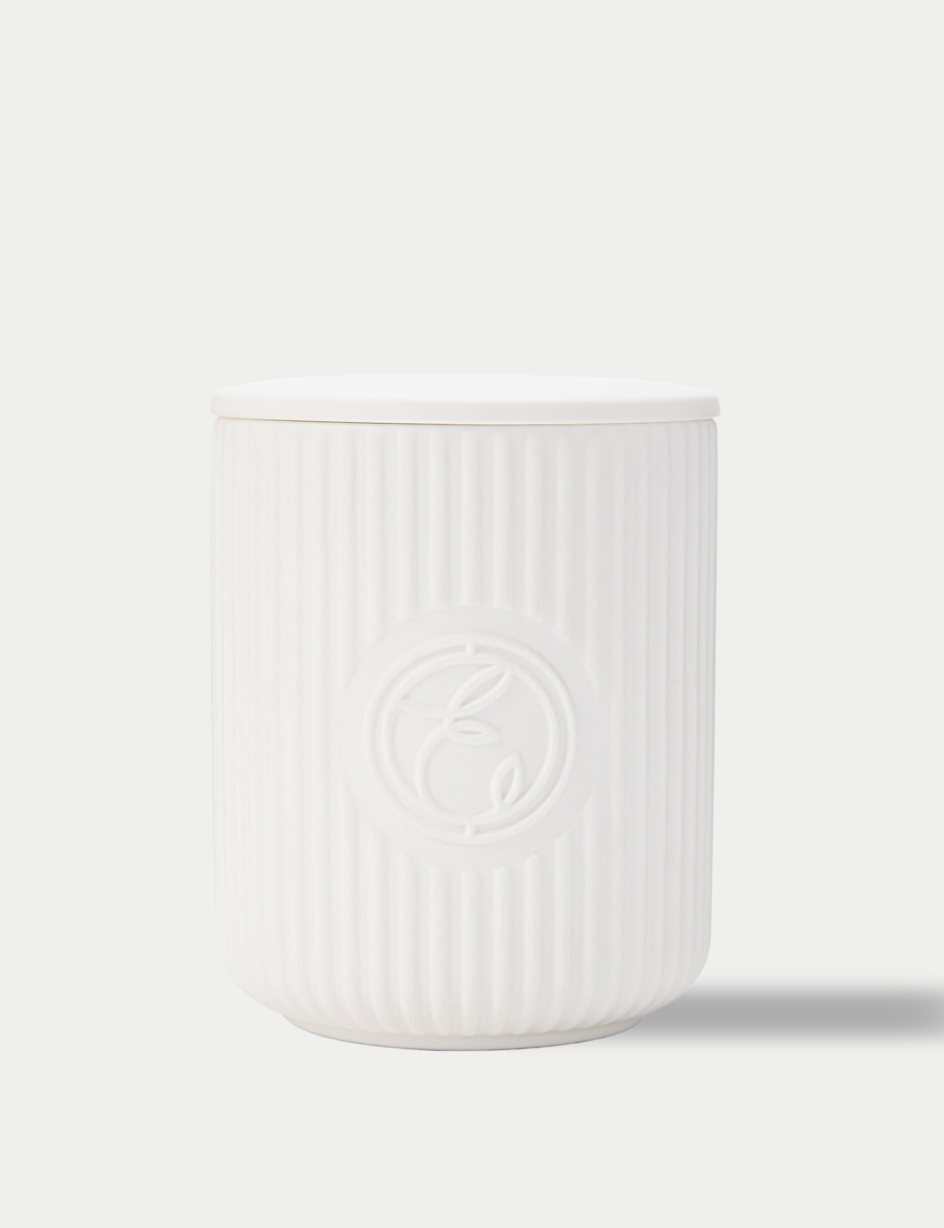 Soothing candle with geranium and ylang ylang 240g, imported from the UK