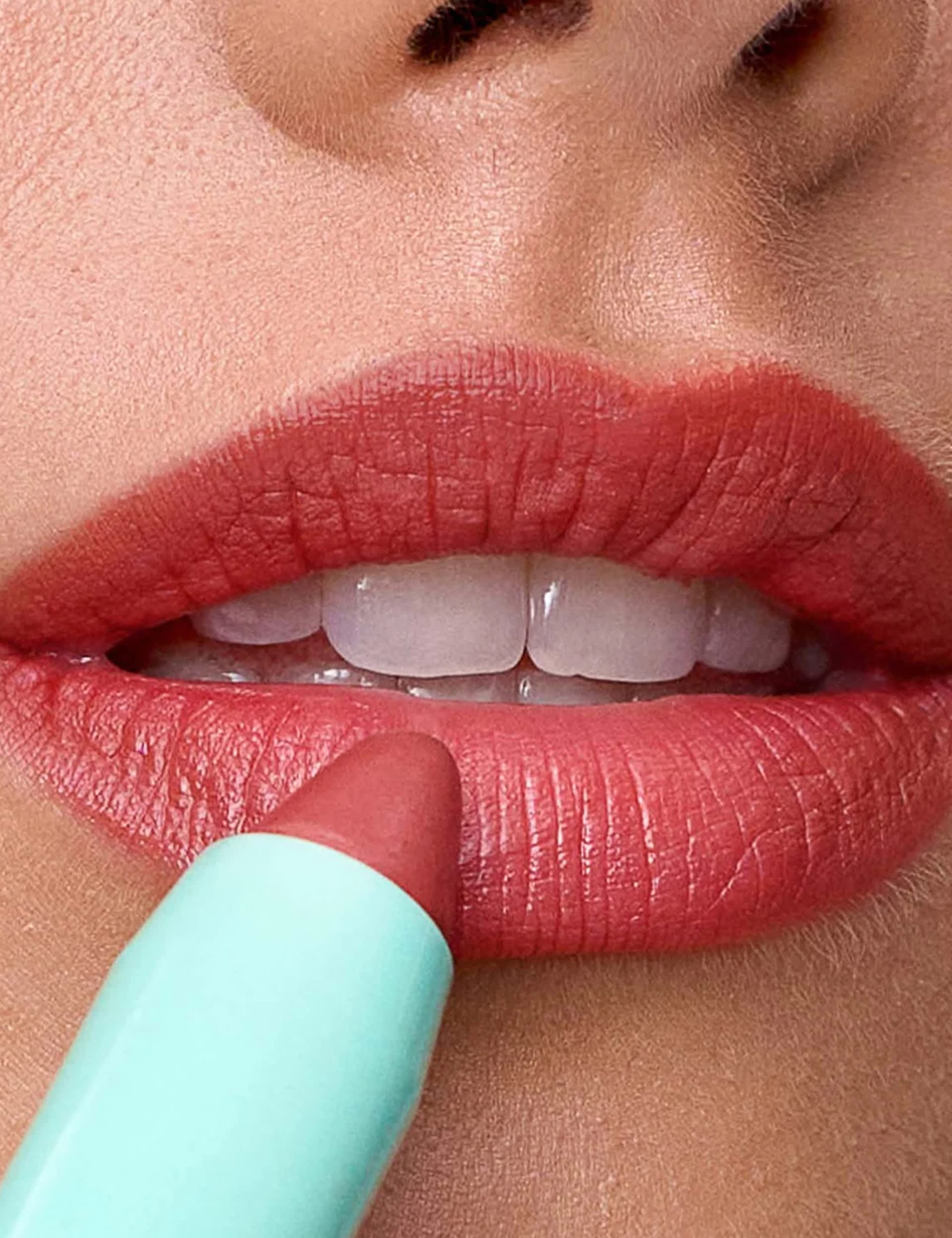 Nude Pink Le Lipstick 2.5g, imported from the UK