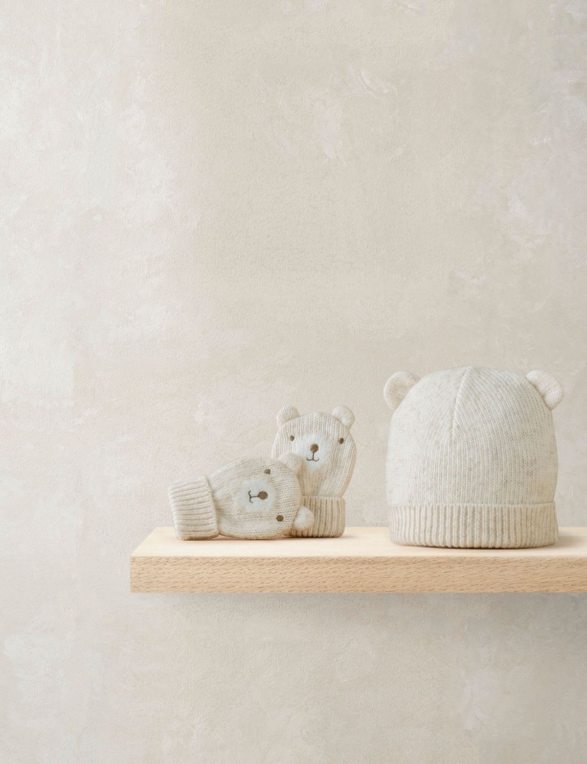 Mamas & Papas bear hat and mitten set 0-6 months, imported from the UK