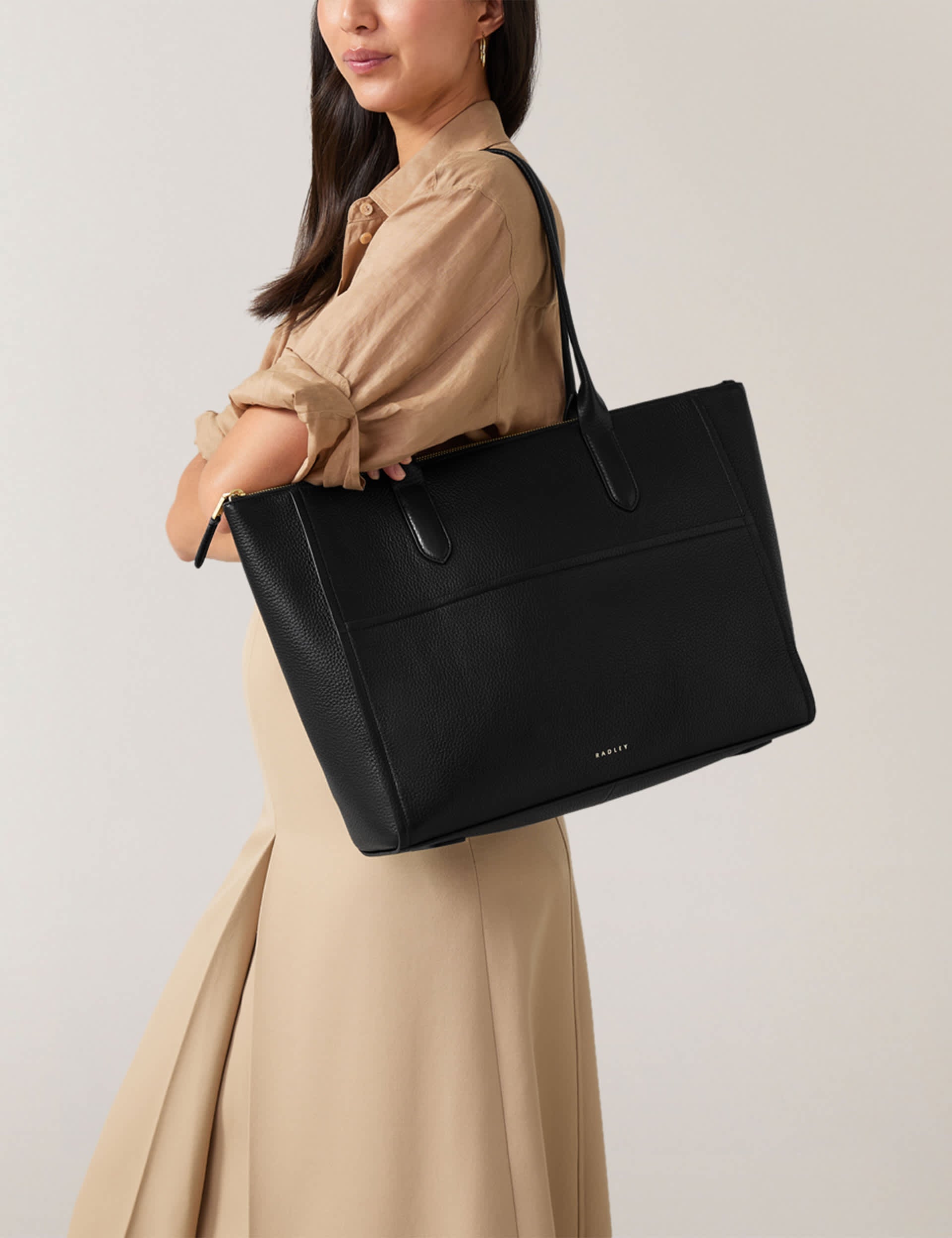 Leather Oak Street zip top tote bag in genuine leather, imported from the UK
