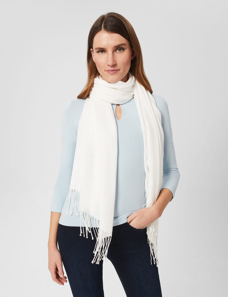 Woven fringed scarf in polyester viscose blend (British brand)