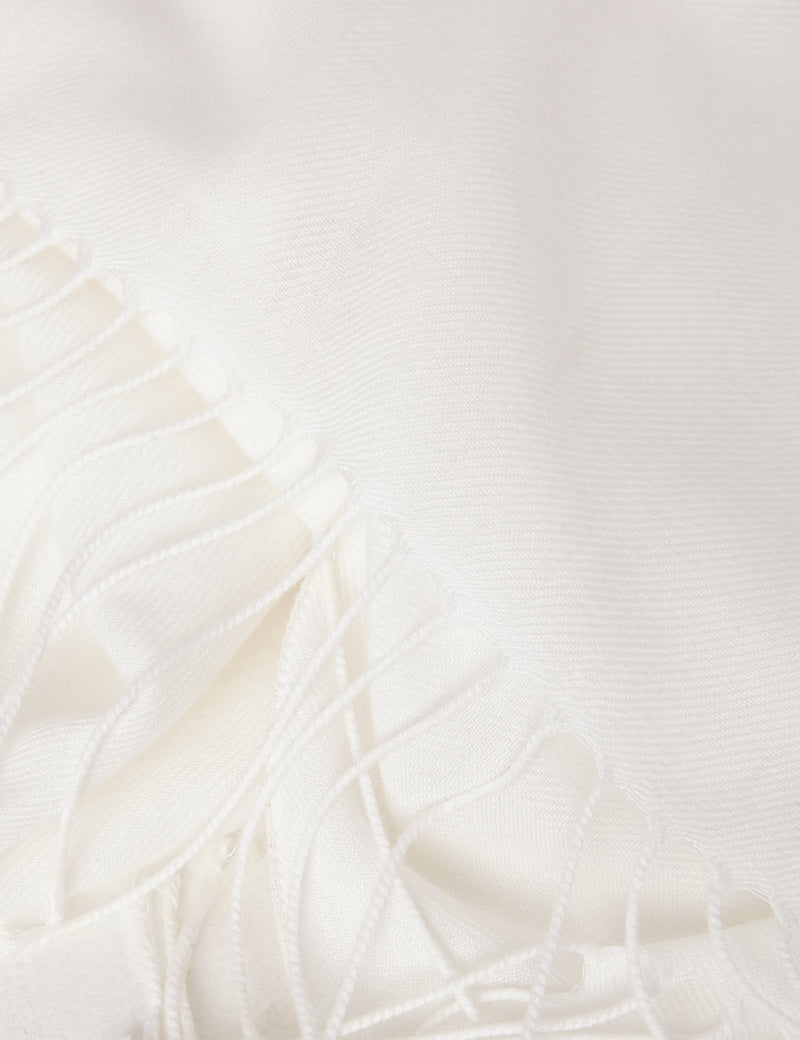 Woven fringed scarf in polyester viscose blend (British brand)