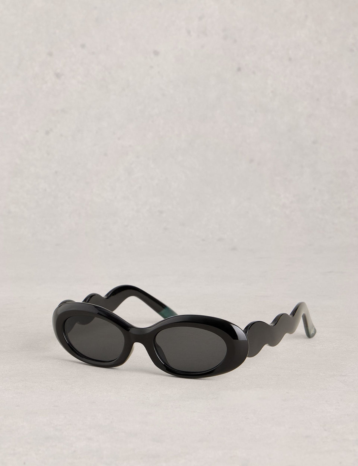 Weiße Stuff ovale klobige Sonnenbrille - UK Version