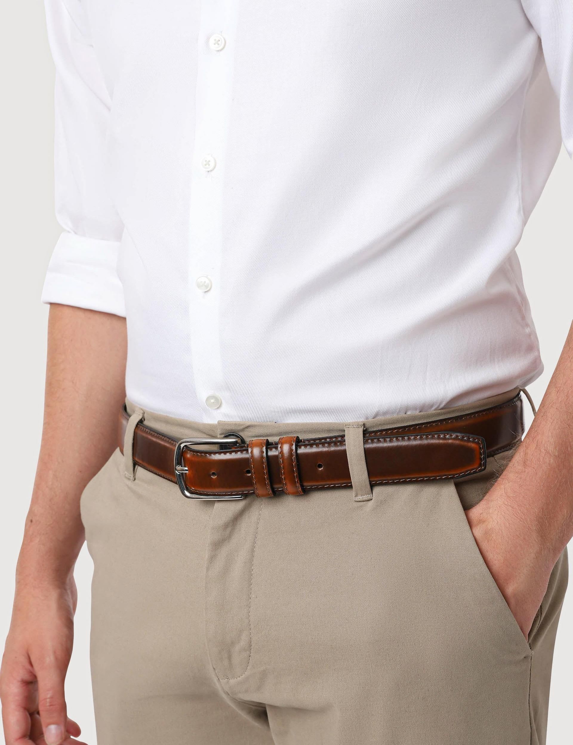 Ceinture en cuir véritable Jones Bootmaker avec fermeture à boucle, importée du Royaume-Uni