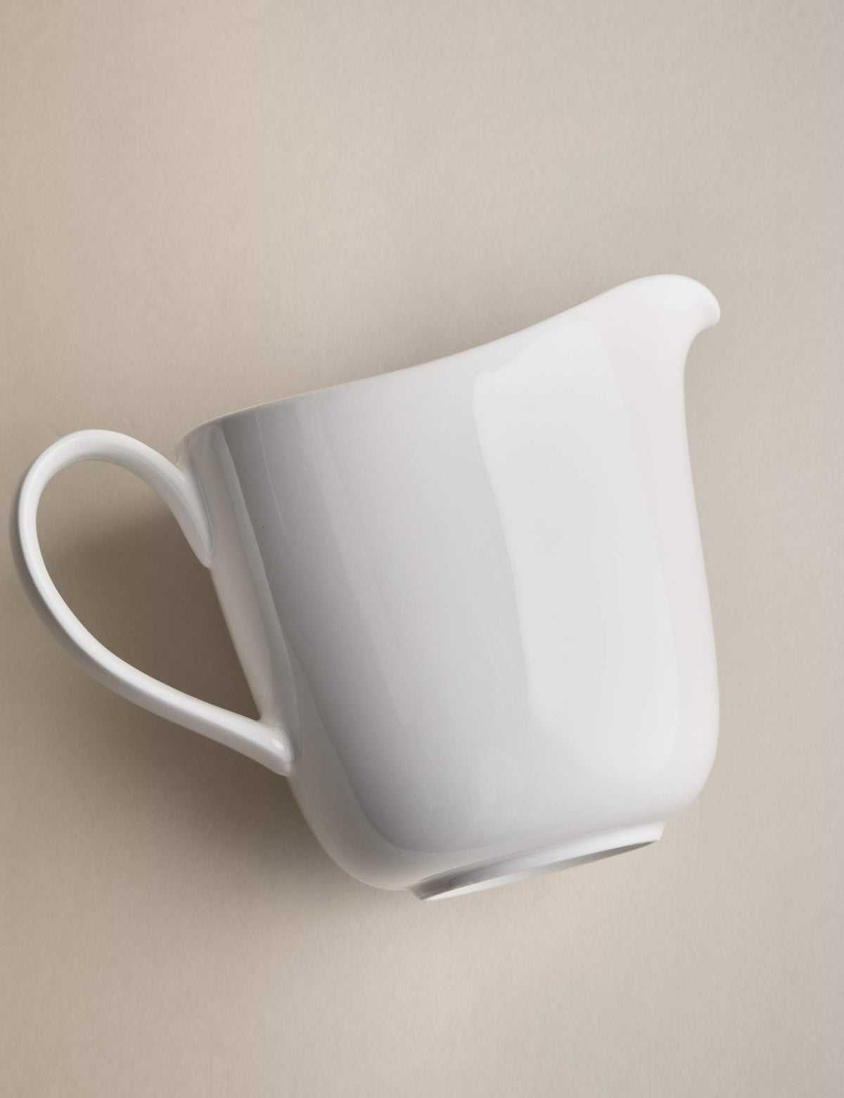 Maxim large porcelain jug for milk or juice (British brand)