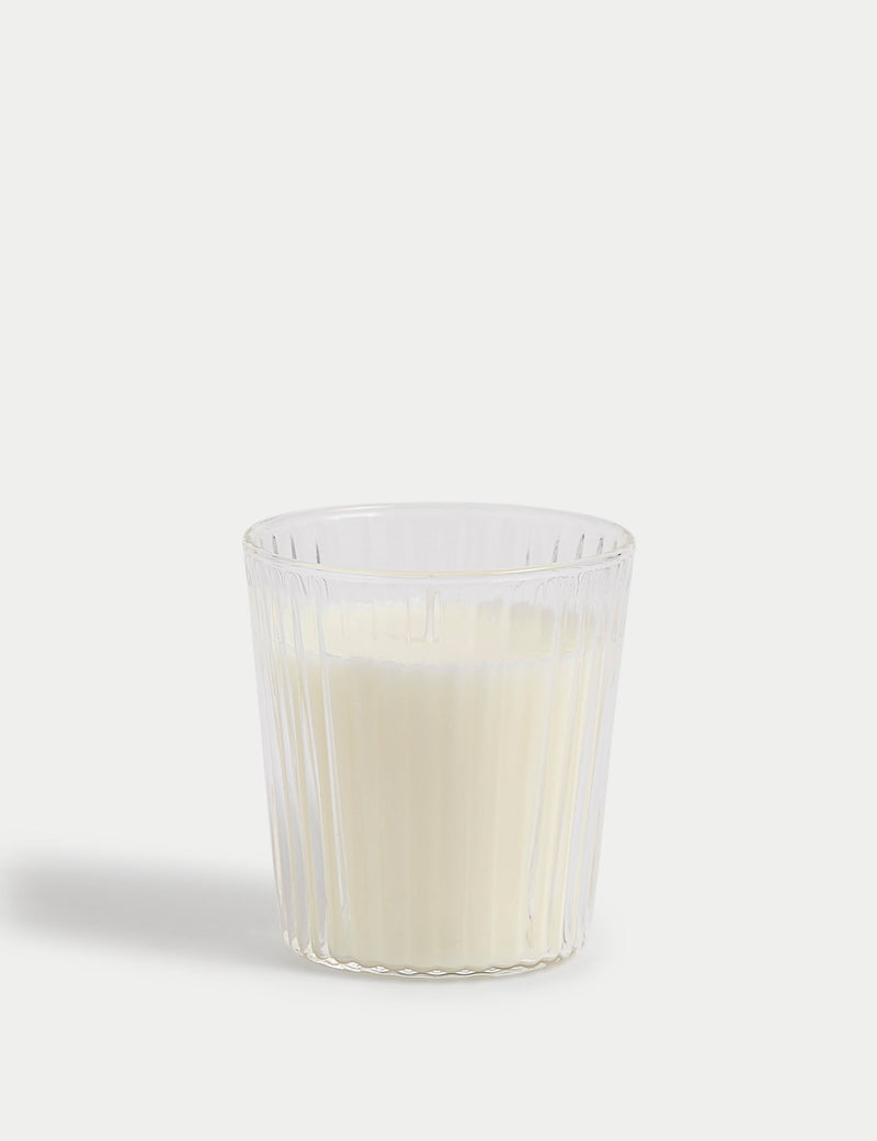 Meadow Floral scented candle from Signature collection - British product