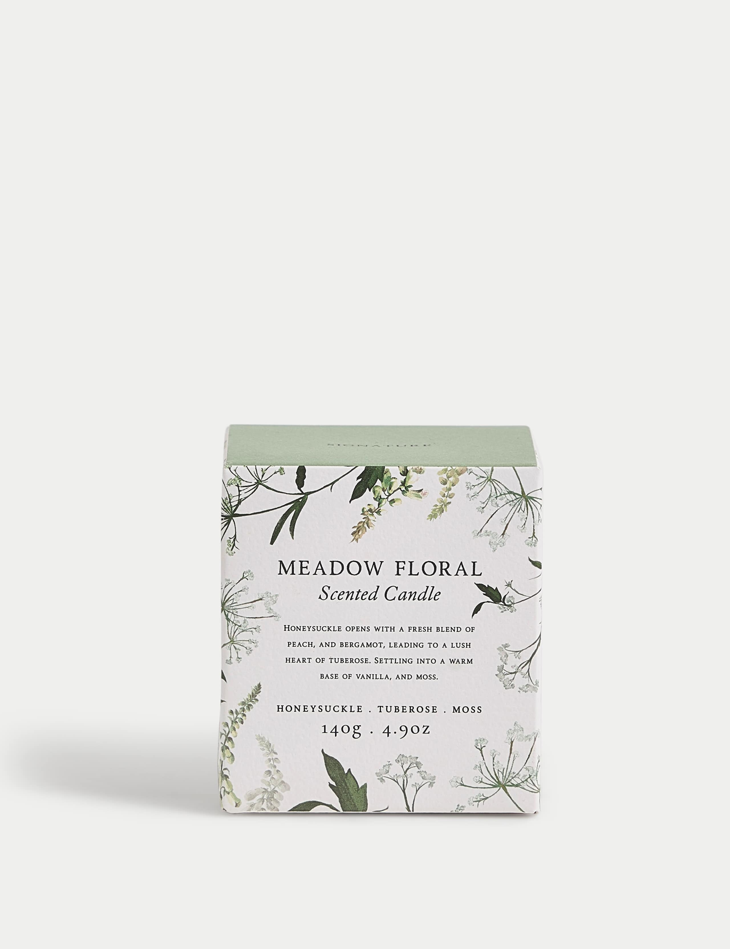 Meadow Floral scented candle from Signature collection - British product