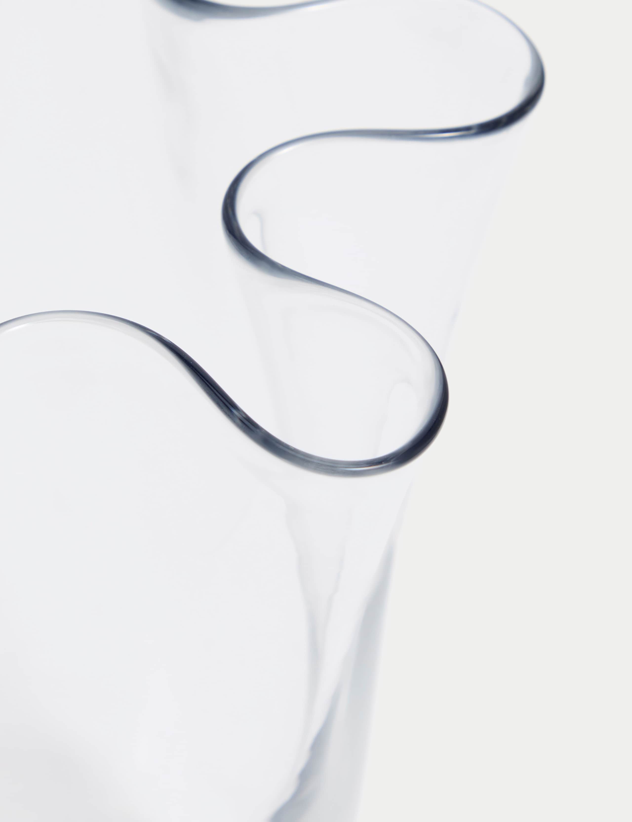 Glass handkerchief vase medium - British product