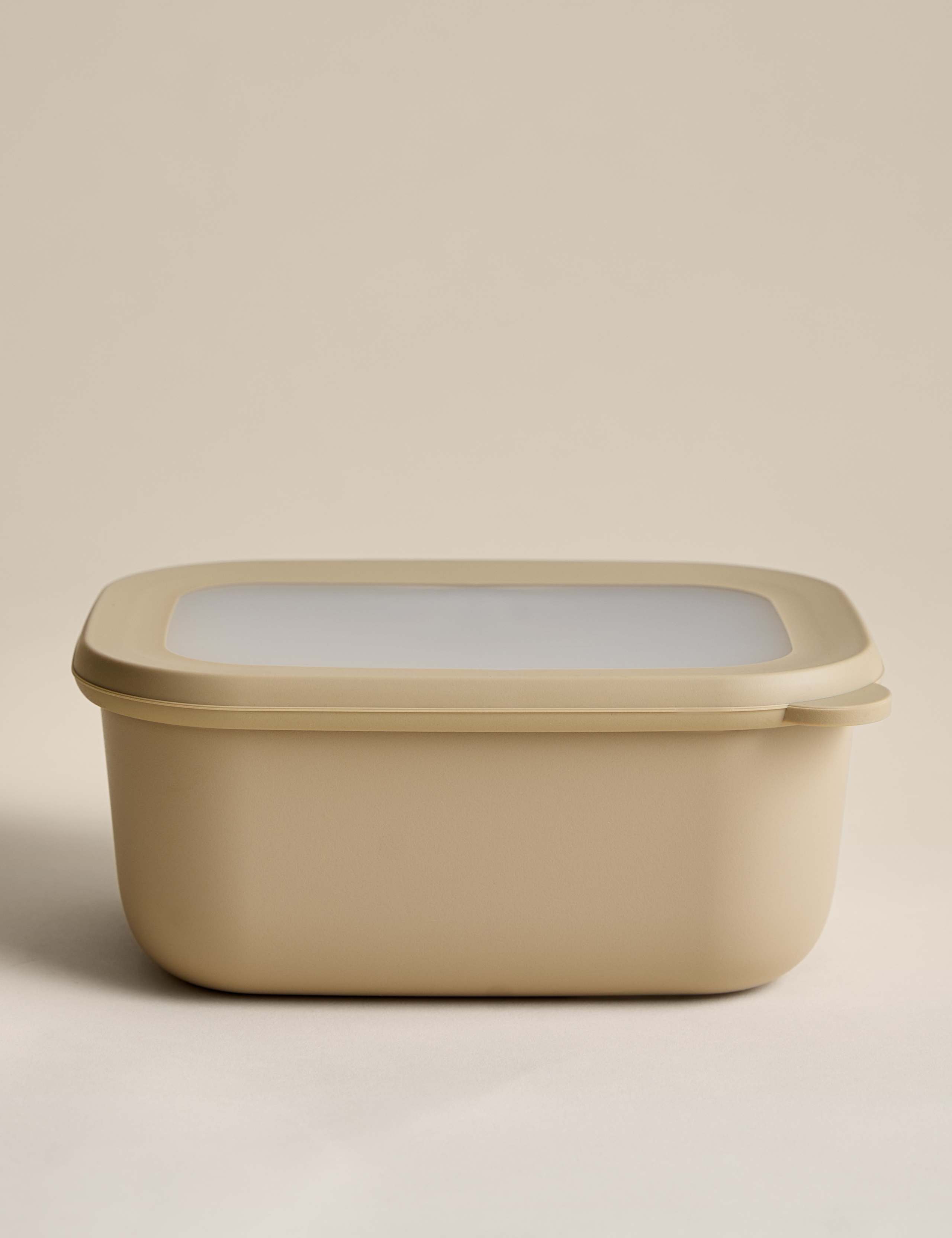 Medium plastic storage container 1500ml, imported from the UK