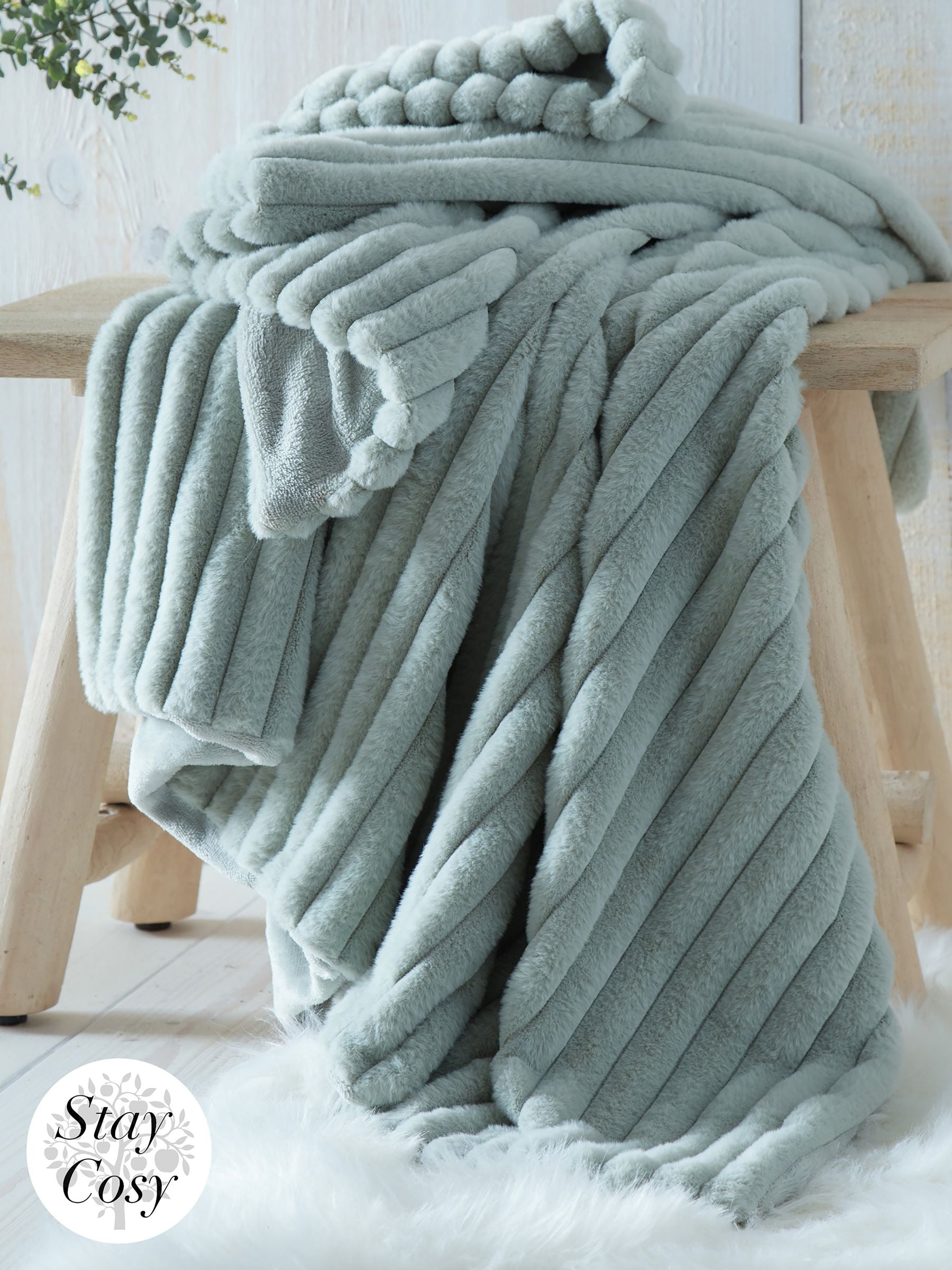 Appletree Green Morritz Faux Fur Bedspread