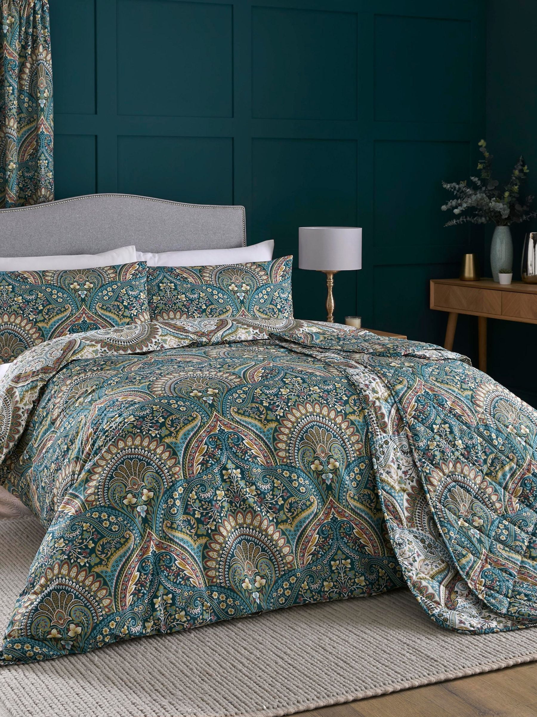 Dreams & Drapes Blue Palais quilted bedspread (British brand)