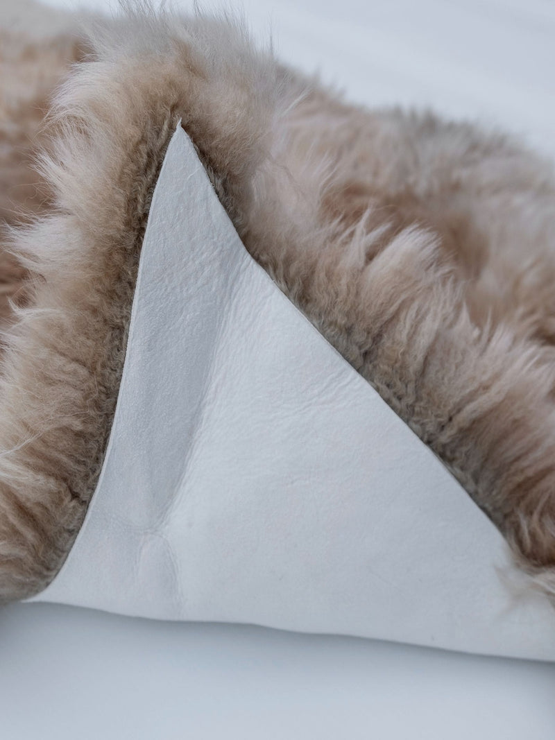 Naturally Sheepskins champagne single sheepskin rug, UK version