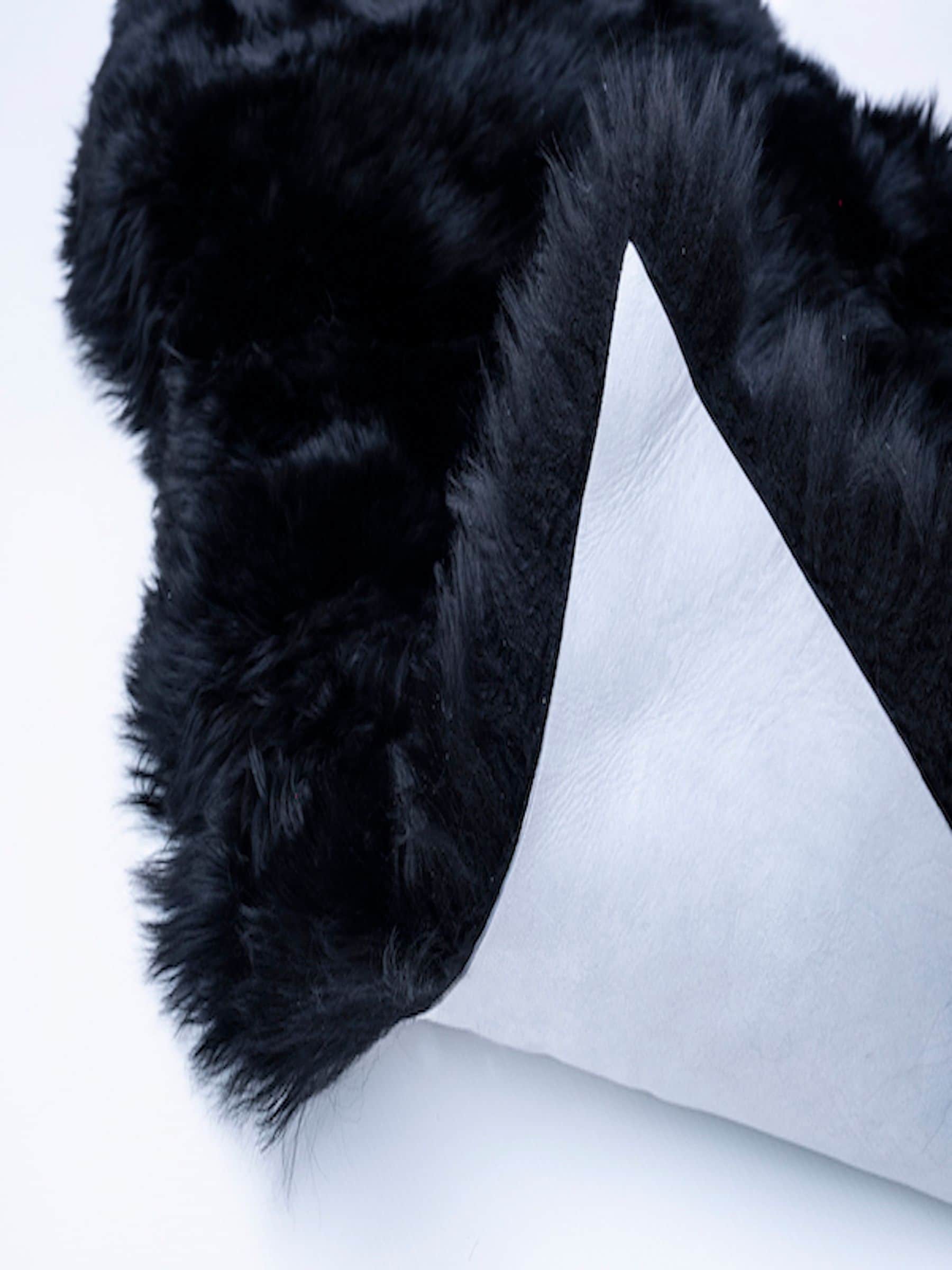 Naturally Sheepskins black quad sheepskin rug 180x110cm - British product